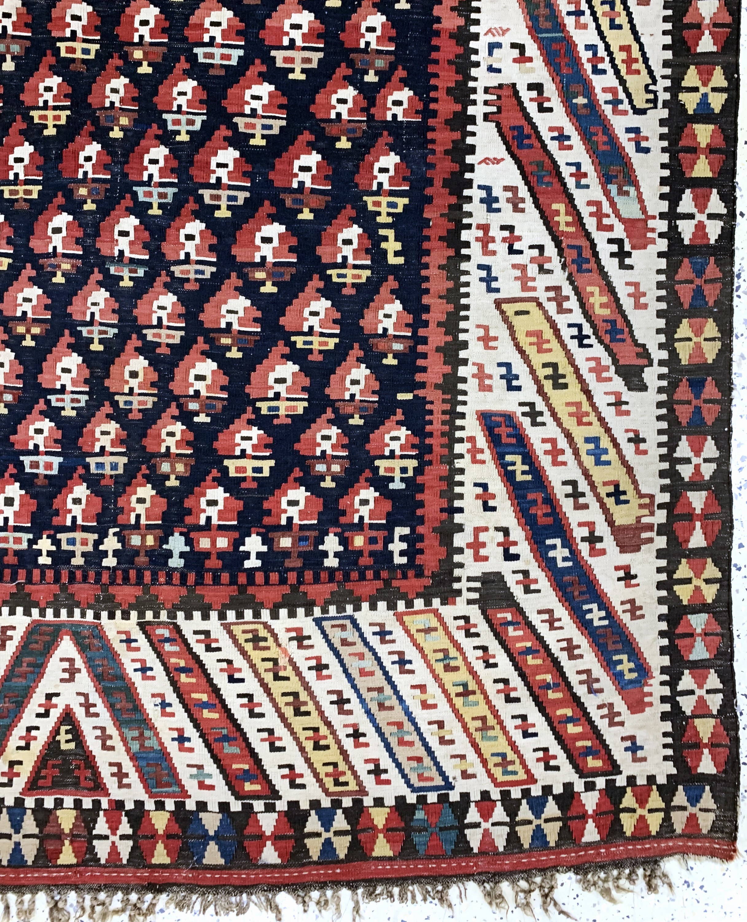 Detail e: Kuba Kelim antik, Kaukasus, 19.Jhd, Wolle auf Wolle, ca. 330 x 160 cm, EHZ: 2-3, (kleinerestaurierungen)