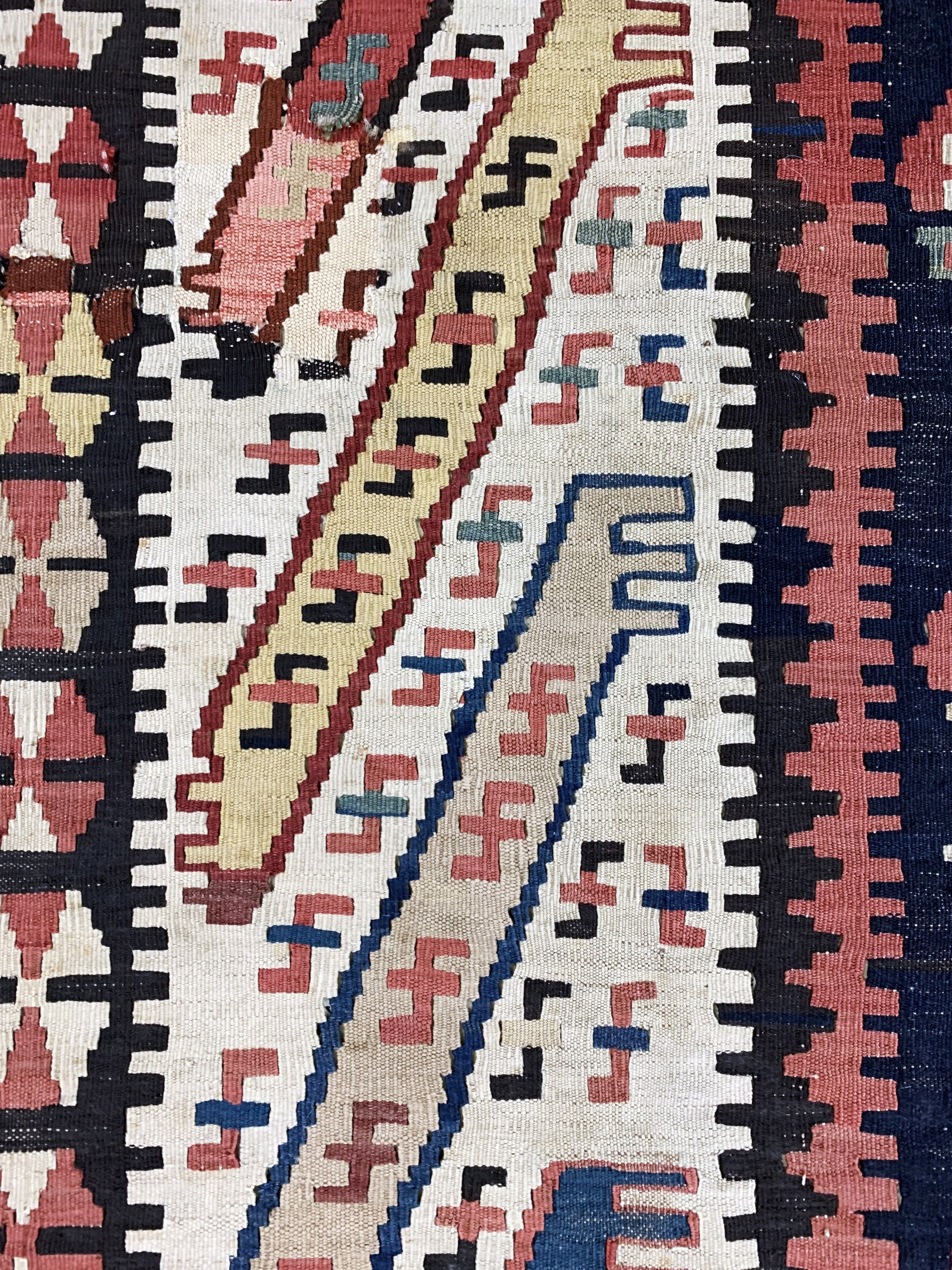 Detail g: Kuba Kelim antik, Kaukasus, 19.Jhd, Wolle auf Wolle, ca. 330 x 160 cm, EHZ: 2-3, (kleinerestaurierungen)