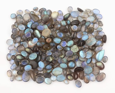 Image Lot loose labradorites , total approx. 507.88 ct, cabochons in different sizes and ...