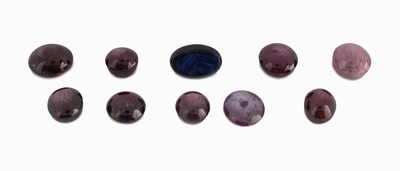 Image Lot lose Rubine und 1 Saphir, zus. ca. 122.63 ct, Sternrubine in versch. ...