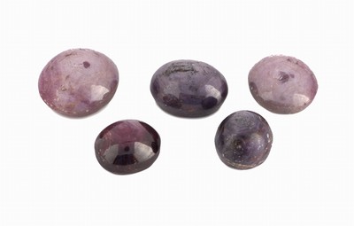 Image Lot 5 loose rubies , total approx. 386.90 ct, star rubies in different sizes and colour ...