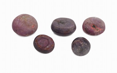 26961487a - Lot 5 lose Rubine, zus. ca. 386.90 ct, Sternrubine in versch. Größen und ...