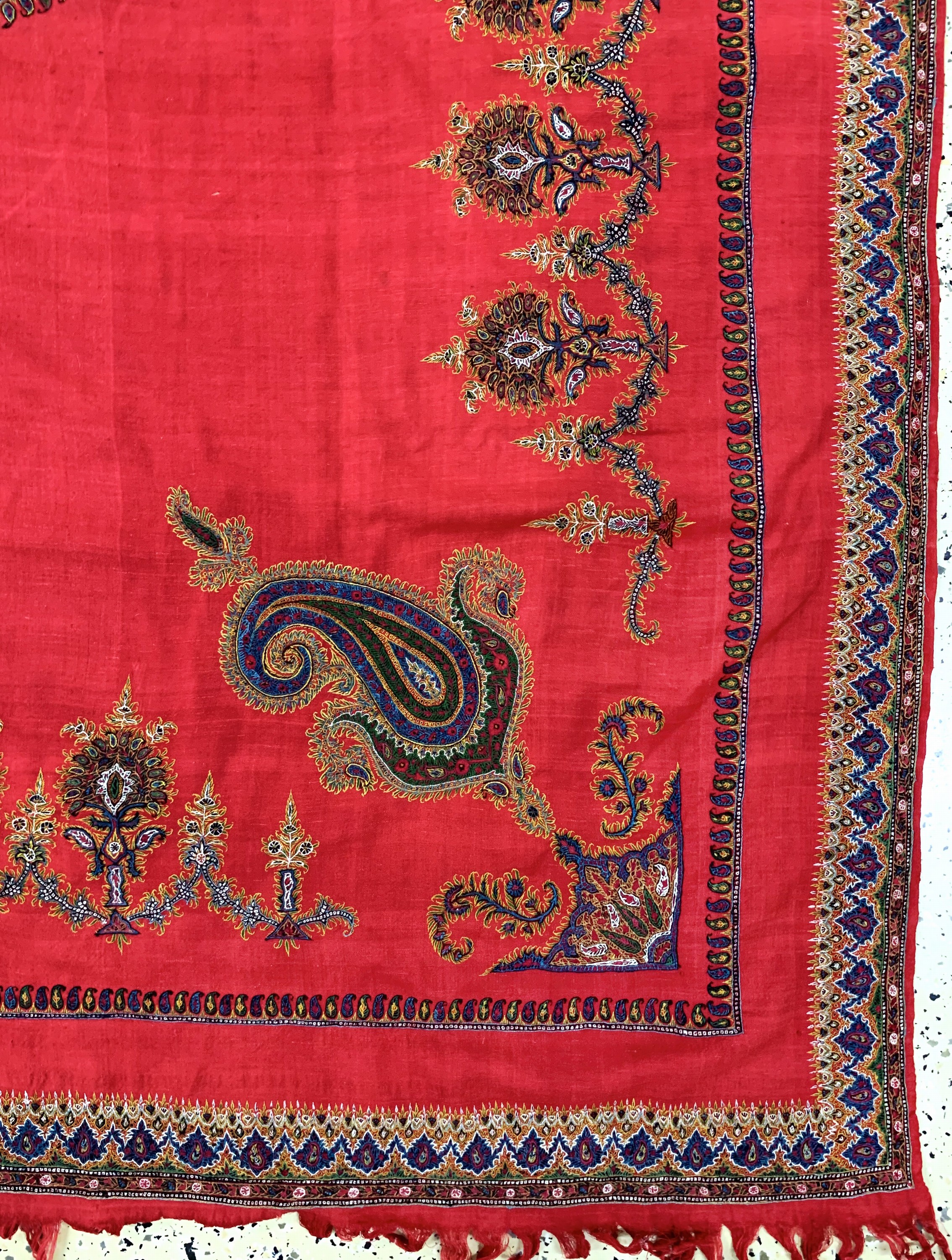 Detail a: Kerman Stickerei antik, Persien, um 1900, aufwendige feine Seidenstickerei, ca. 230 x 170 cm, EHZ: 2(kleine Löcher).