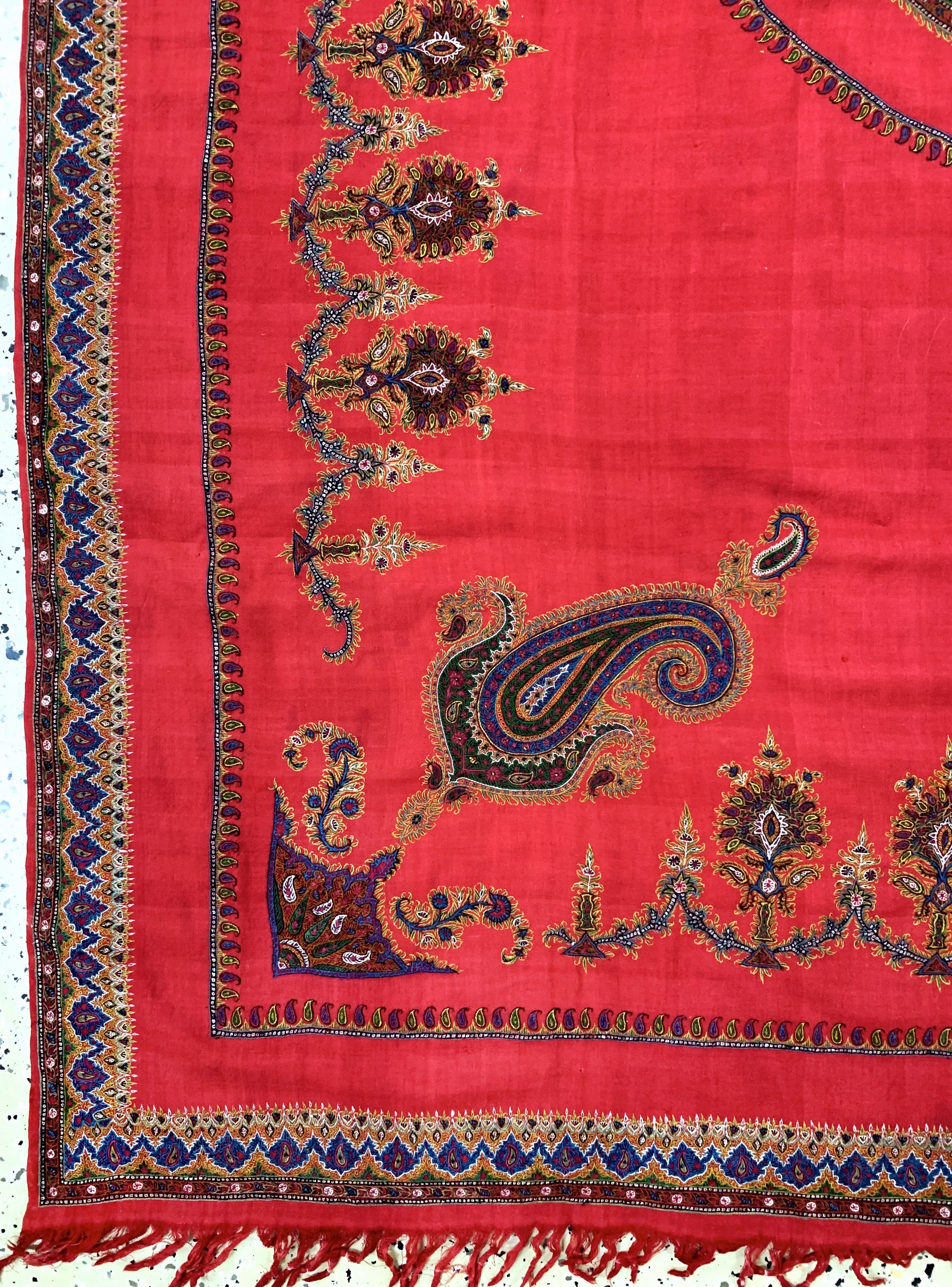 Detail b: Kerman Stickerei antik, Persien, um 1900, aufwendige feine Seidenstickerei, ca. 230 x 170 cm, EHZ: 2(kleine Löcher).