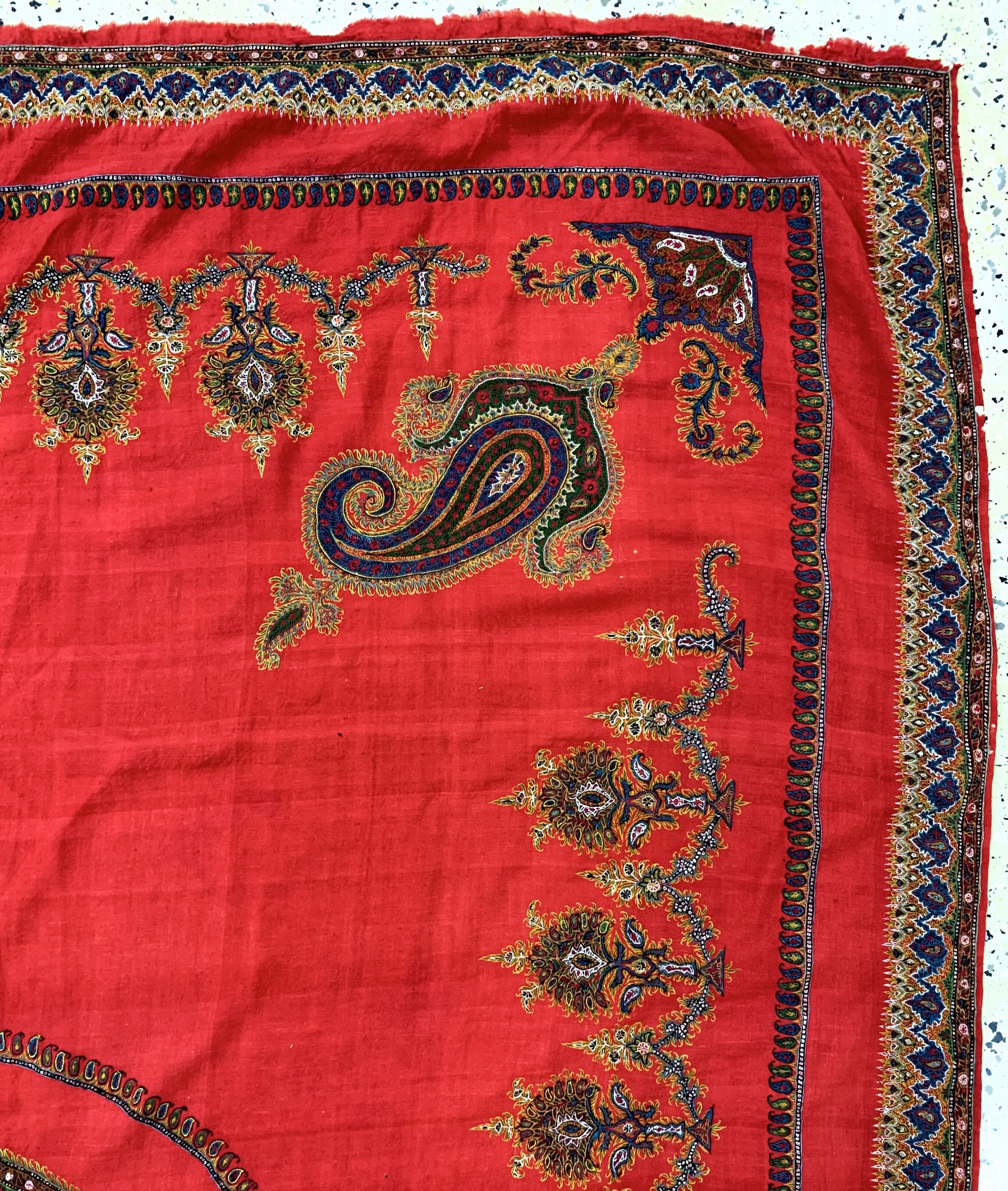 Detail e: Kerman Stickerei antik, Persien, um 1900, aufwendige feine Seidenstickerei, ca. 230 x 170 cm, EHZ: 2(kleine Löcher).