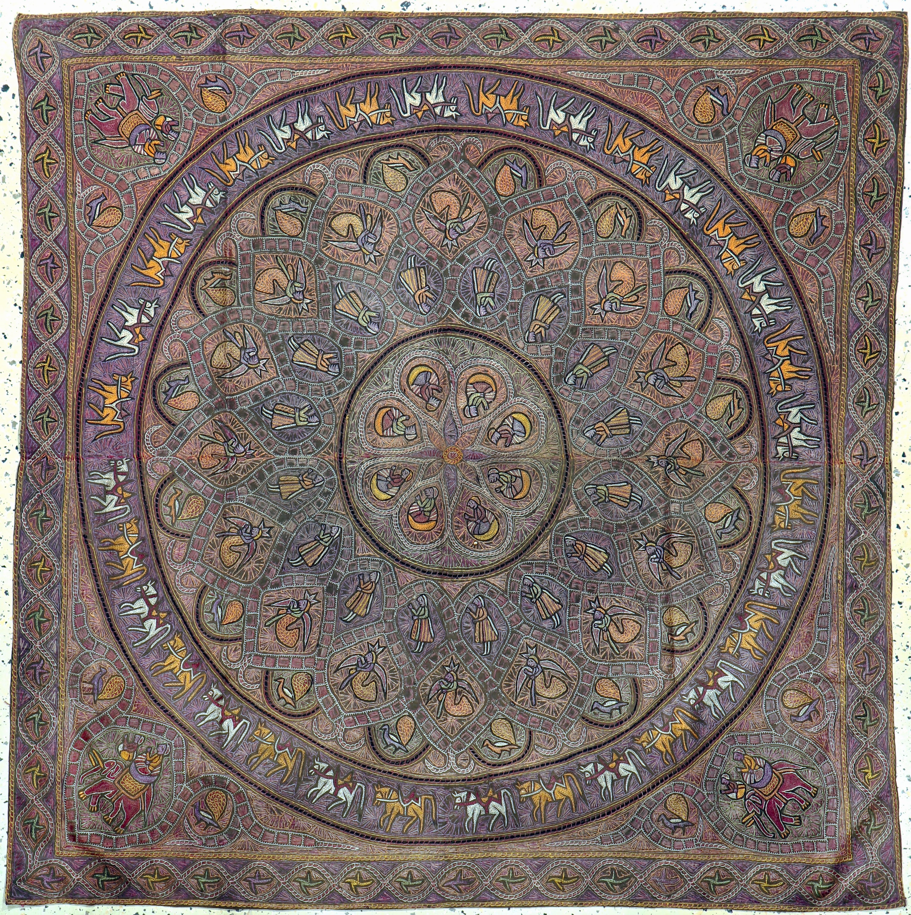 Antike Stickerei, Indien, um 1900, aufwendige feine Seidenstickerei, ca. 140 x 140 cm, EHZ: 2