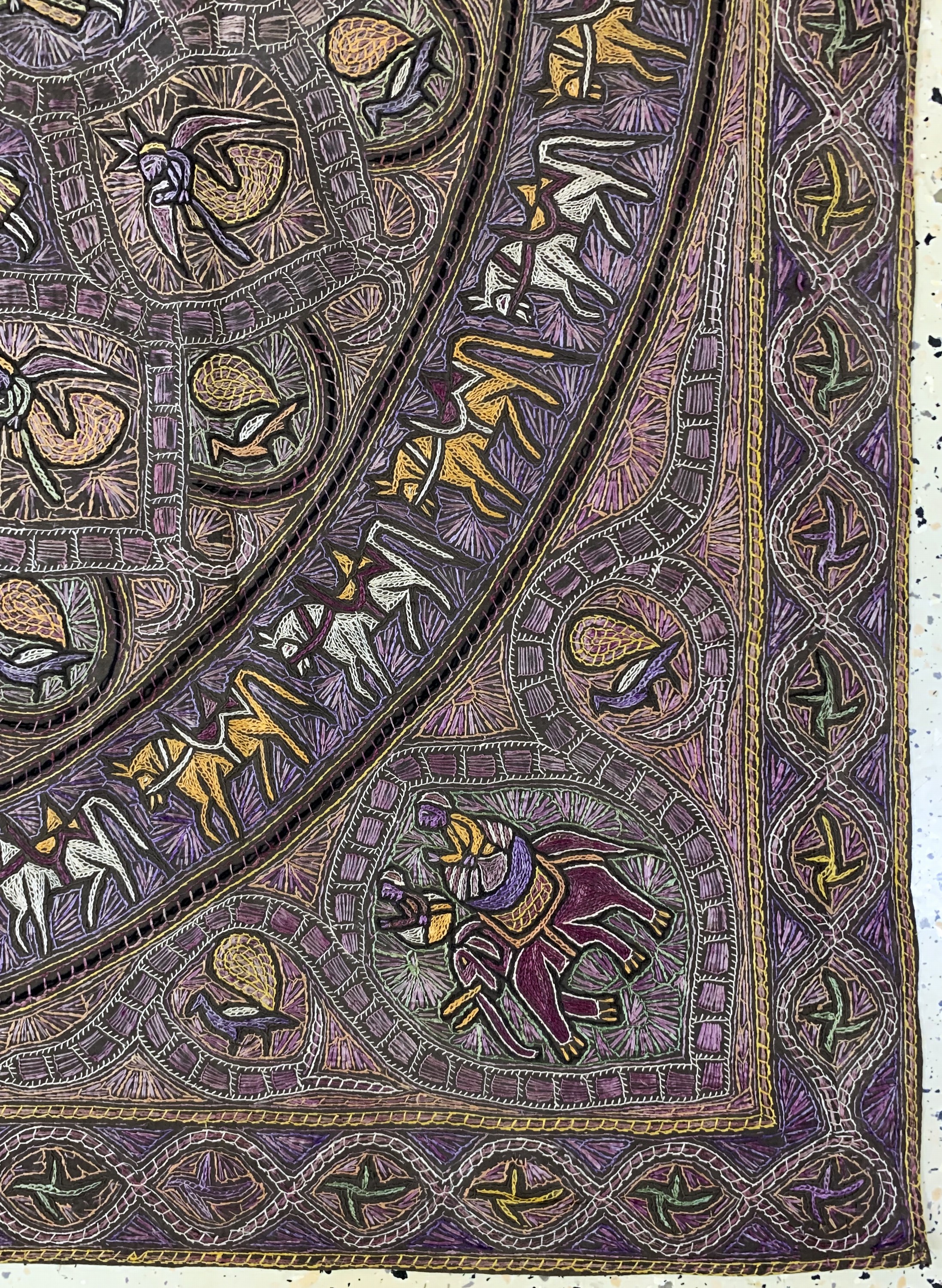 Detail a: Antike Stickerei, Indien, um 1900, aufwendige feine Seidenstickerei, ca. 140 x 140 cm, EHZ: 2
