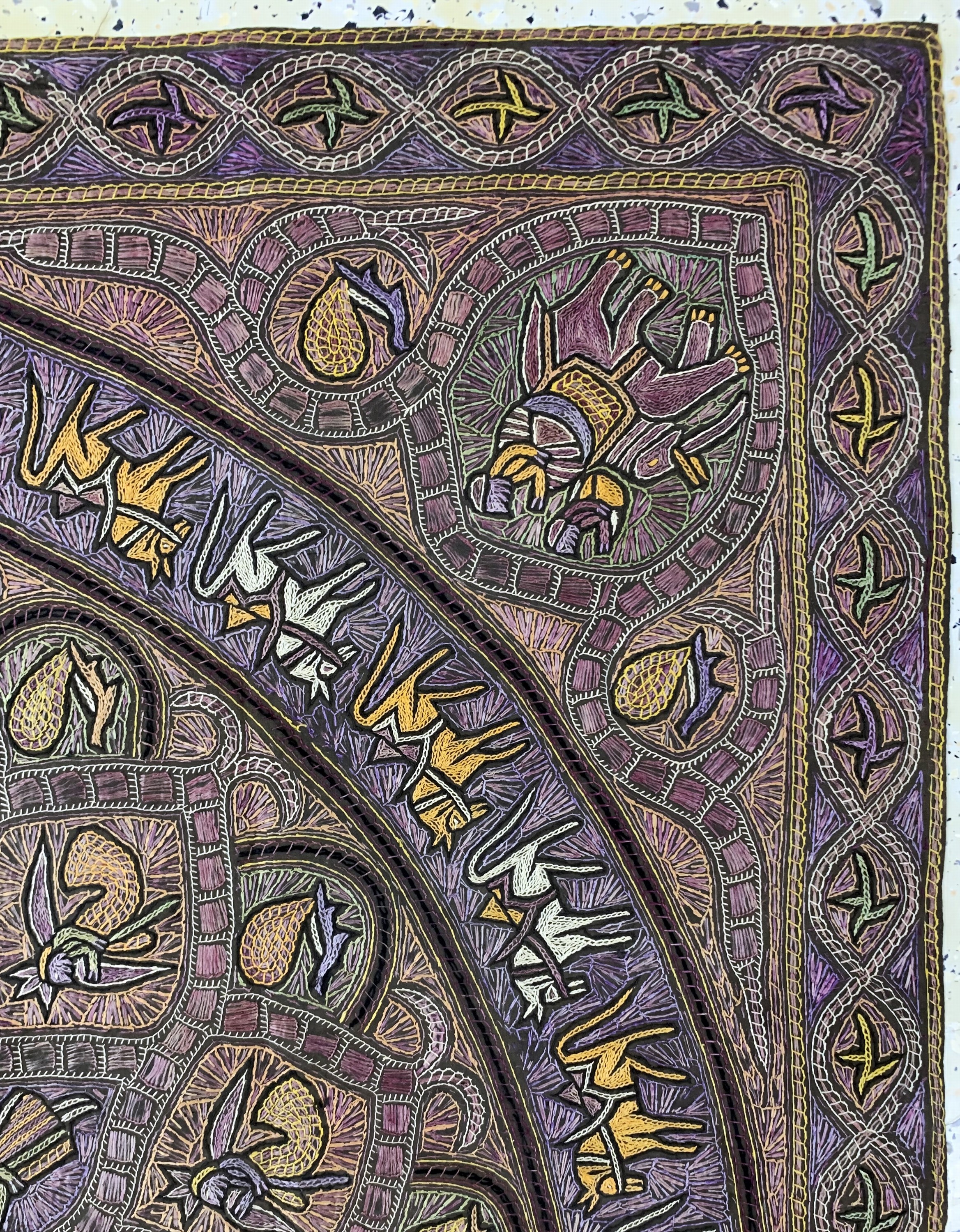 Detail e: Antike Stickerei, Indien, um 1900, aufwendige feine Seidenstickerei, ca. 140 x 140 cm, EHZ: 2
