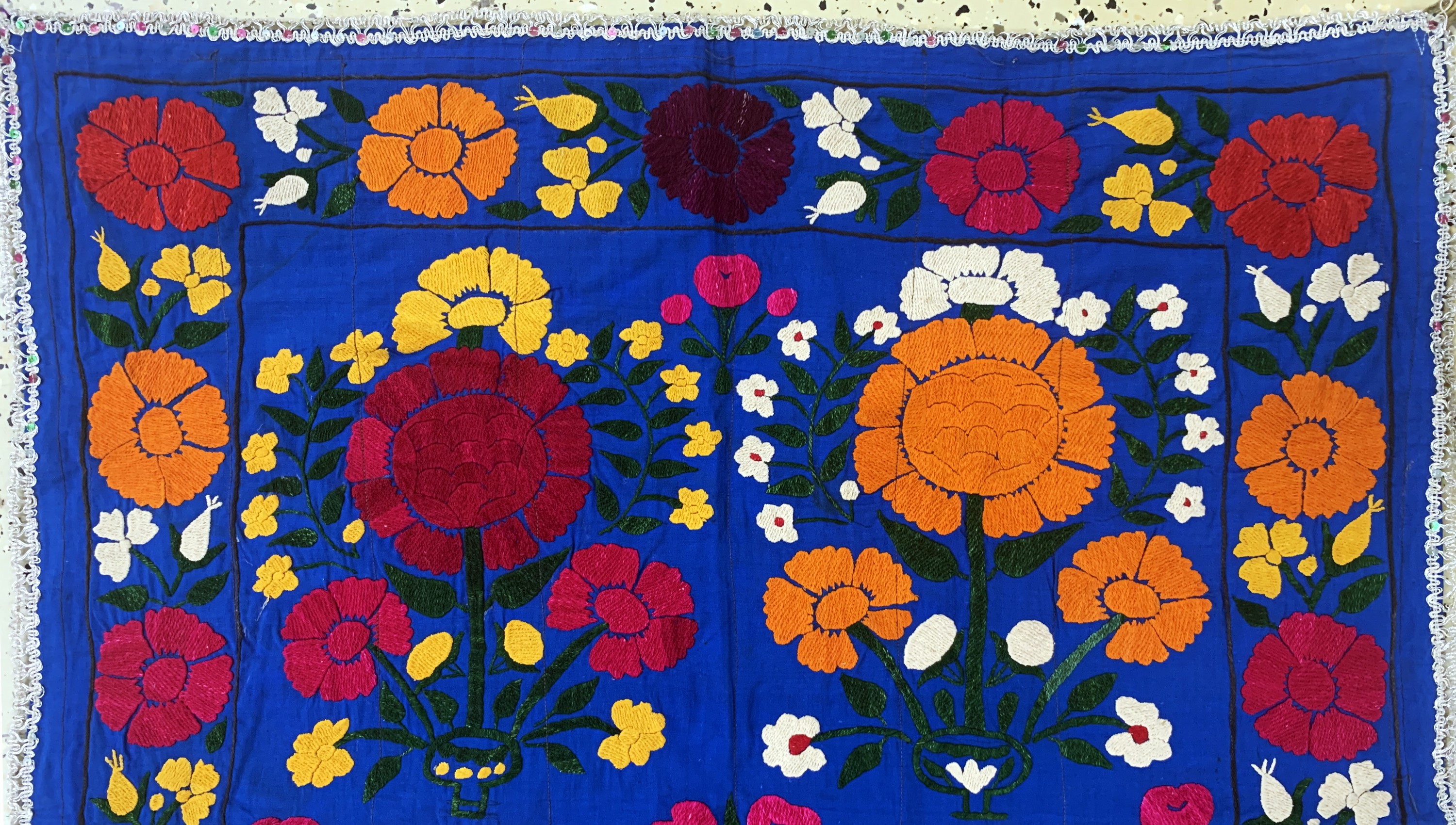 Detail a: Susani, Turkmenistan, Mitte 20.Jhd, Baumwollstickerei, ca. 95 x 85 cm, EHZ: 1-2