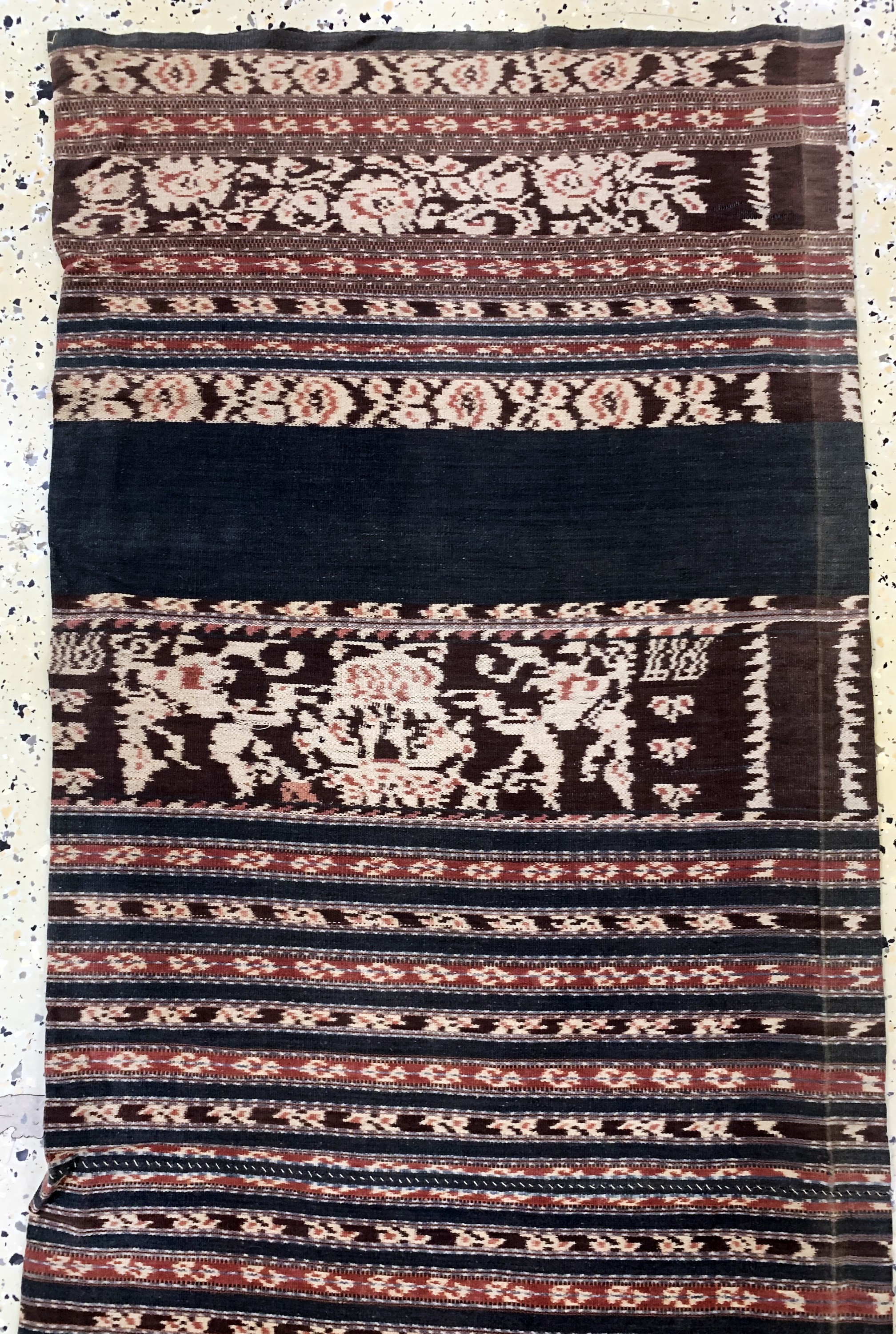 Detail c: Tubular Kleid(traditionlle Kleidung), Sumba, Indonesien, Mitte 20.Jhd, Baumwolle gewebt, ca. 168 x 60 cm, EHZ: 2