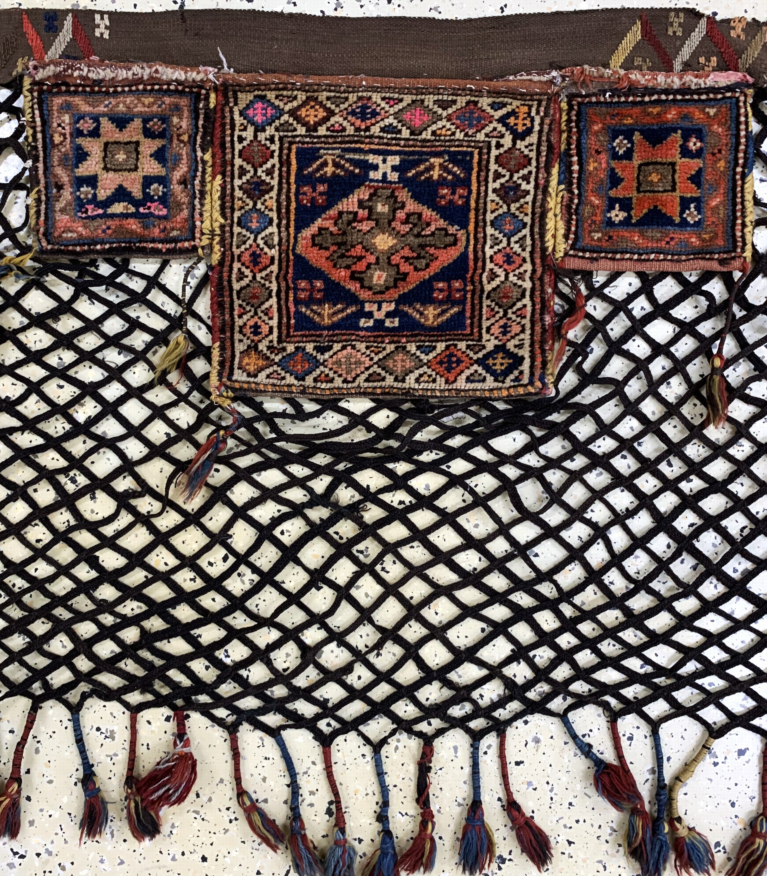 Detail b: Tierschmuck antik, Persien, um 1900, Wolle auf Wolle, ca. 240 x 90 cm, EHZ: 2