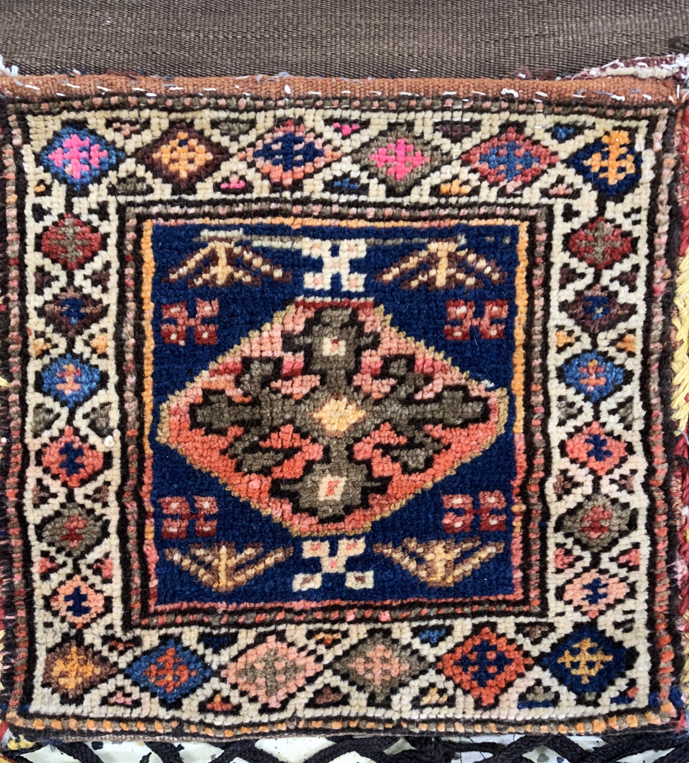 Detail d: Tierschmuck antik, Persien, um 1900, Wolle auf Wolle, ca. 240 x 90 cm, EHZ: 2