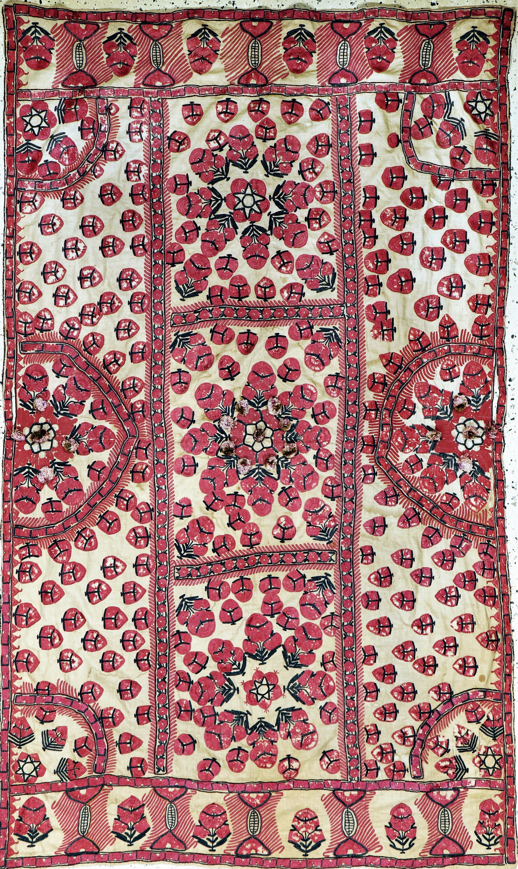 Seiden Susani antik, Turkmenistan, um 1900,Seidenstickerei, ca. 210 x 125 cm, EHZ: 2(Risse & verschmutzt)
