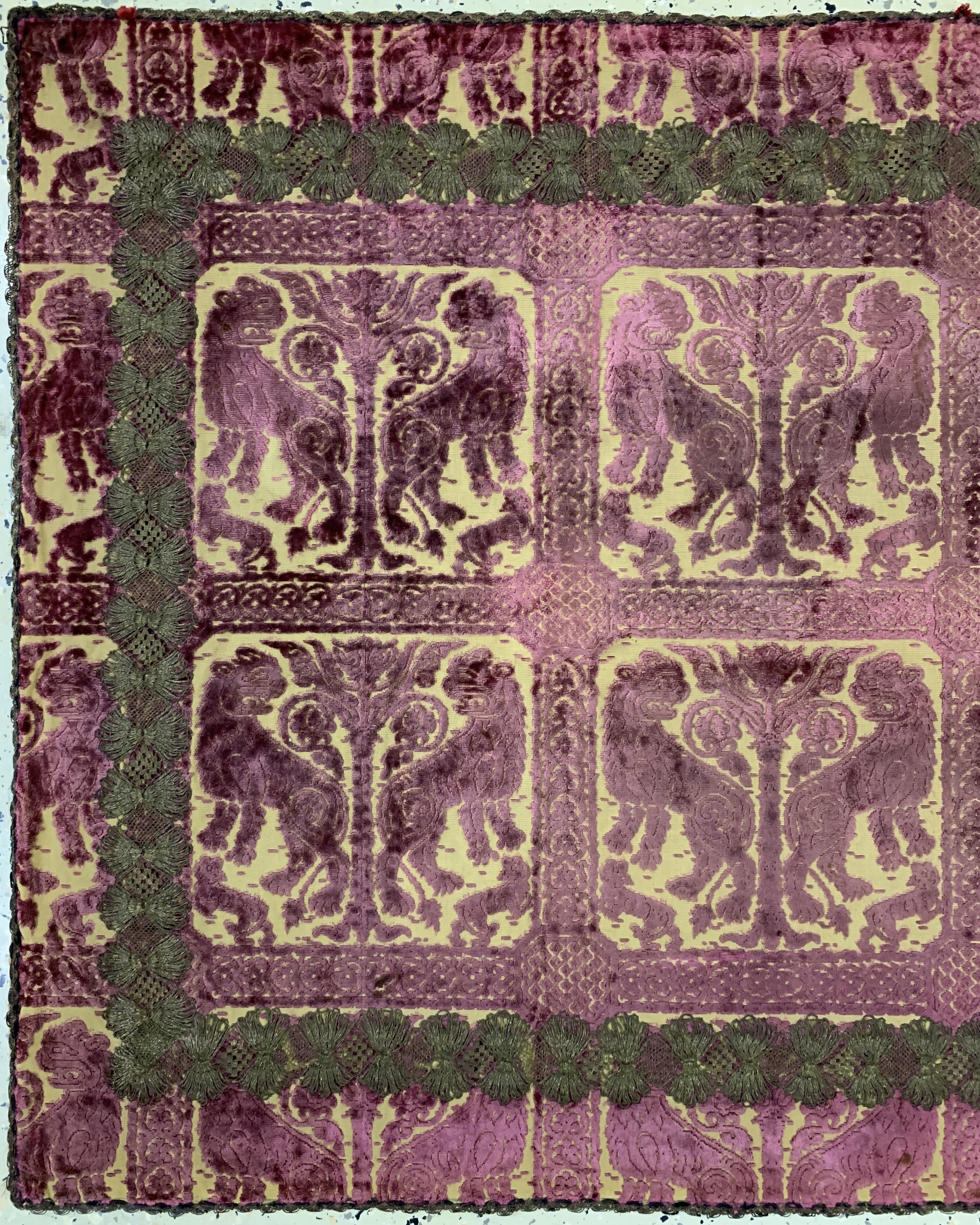 Detail b: Antikes Tuch, Italien, 19.Jhd, Samt-Metall Brokat, ca. 147 x 90 cm, EHZ: 2