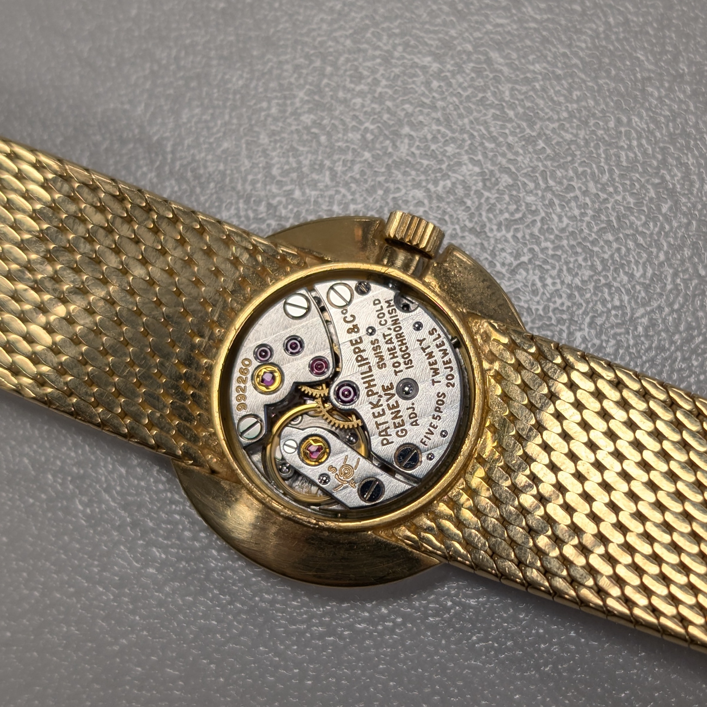 Detail f: PATEK PHILIPPE Calatrava Damenarmbanduhr in GG 750/000 Referenz 3344, Schweiz um 1967, Handaufzug, orig. Milanaiseband, Boden aufgedr., ...