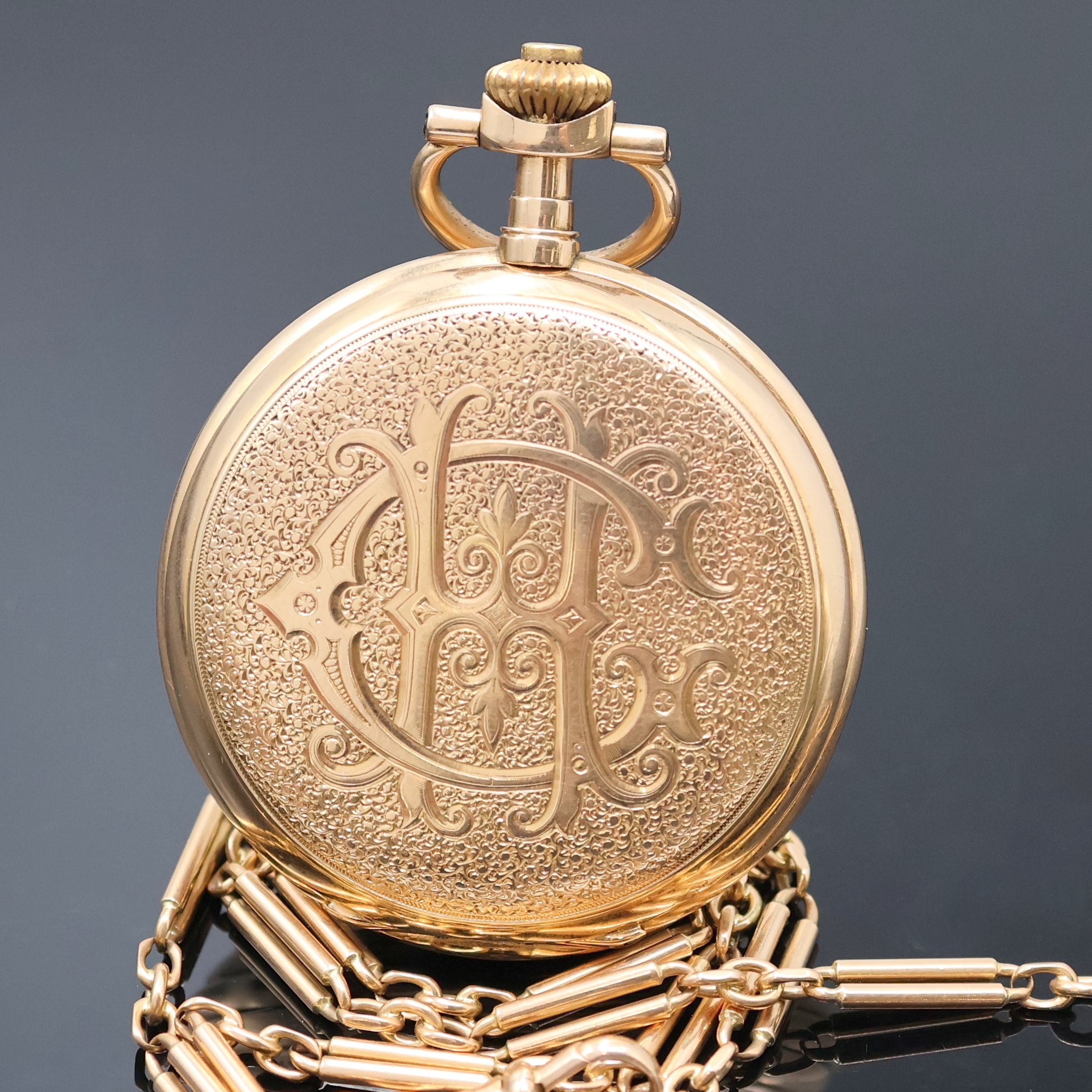 Detail a: A. LANGE & SÖHNE Savonette in RG 750/000 an Uhrenkette in RG 585/000, Deutschland um 1890, grav. 3-Deckel Goldgeh., Sprungdeckel m. Monogramm, ...