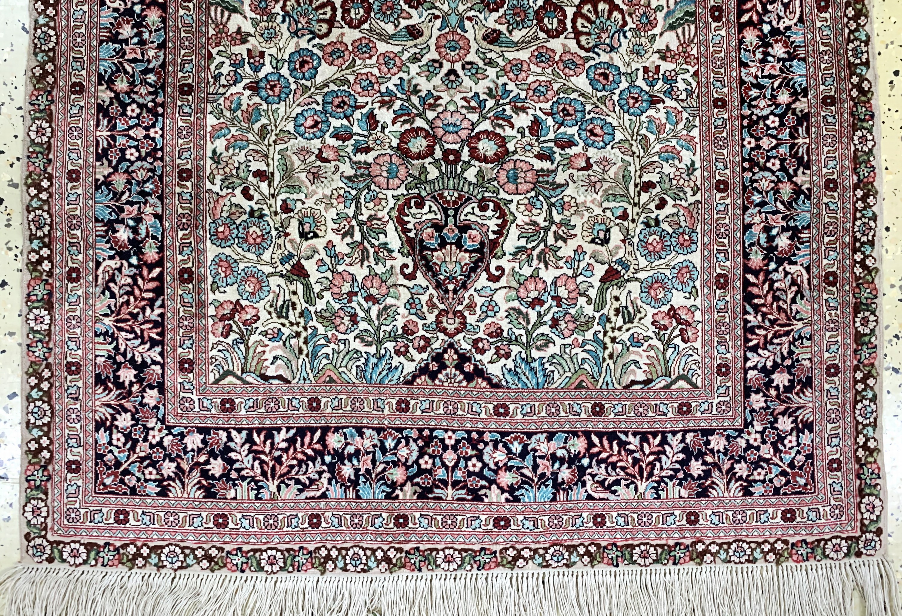 Detail b: Hereke Seide fein, China, Mitte 20.Jhd, reine Naturseide, ca. 125 x 80 cm, EHZ: 2
