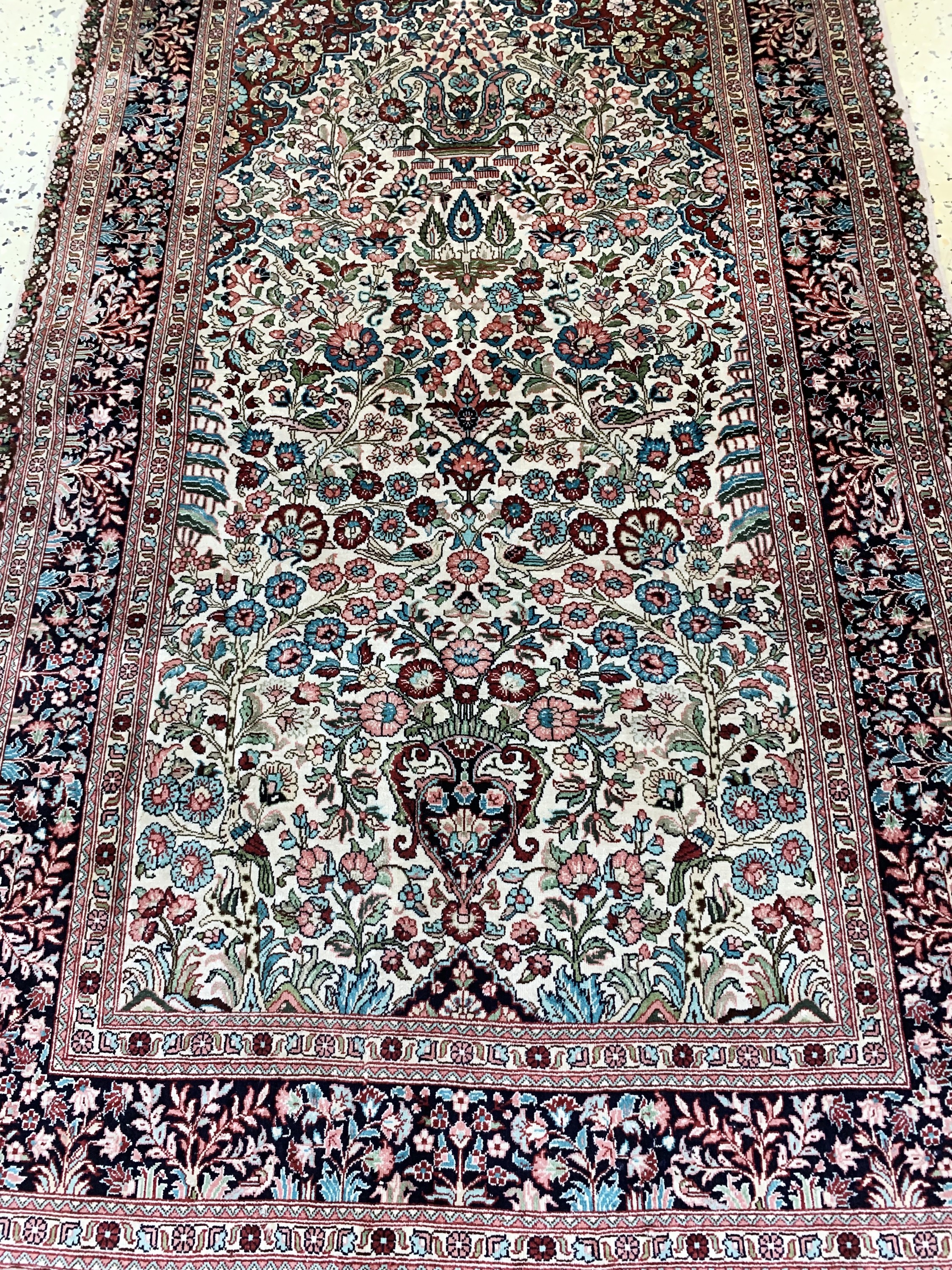 Detail c: Hereke Seide fein, China, Mitte 20.Jhd, reine Naturseide, ca. 125 x 80 cm, EHZ: 2
