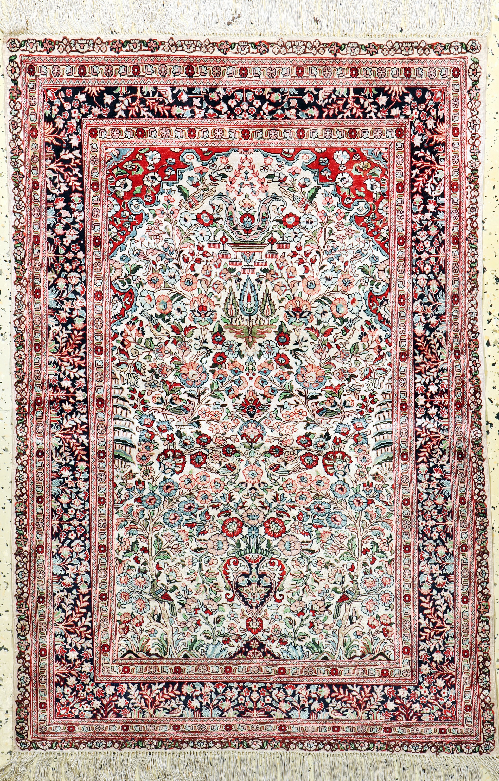 Hereke Seide fein, China, Mitte 20.Jhd, reine Naturseide, ca. 120 x 80 cm, EHZ: 2