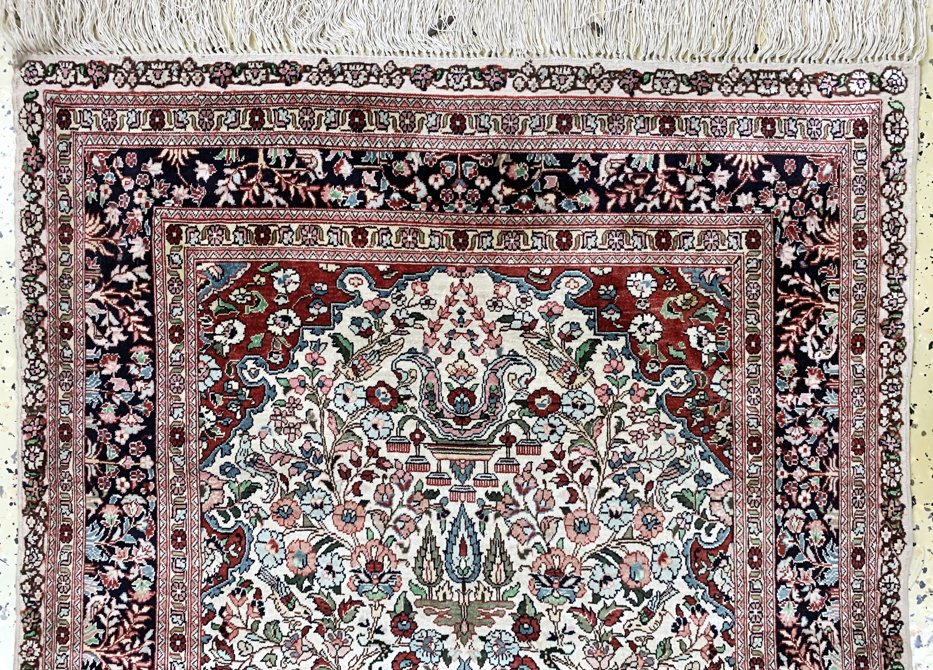 Detail a: Hereke Seide fein, China, Mitte 20.Jhd, reine Naturseide, ca. 120 x 80 cm, EHZ: 2
