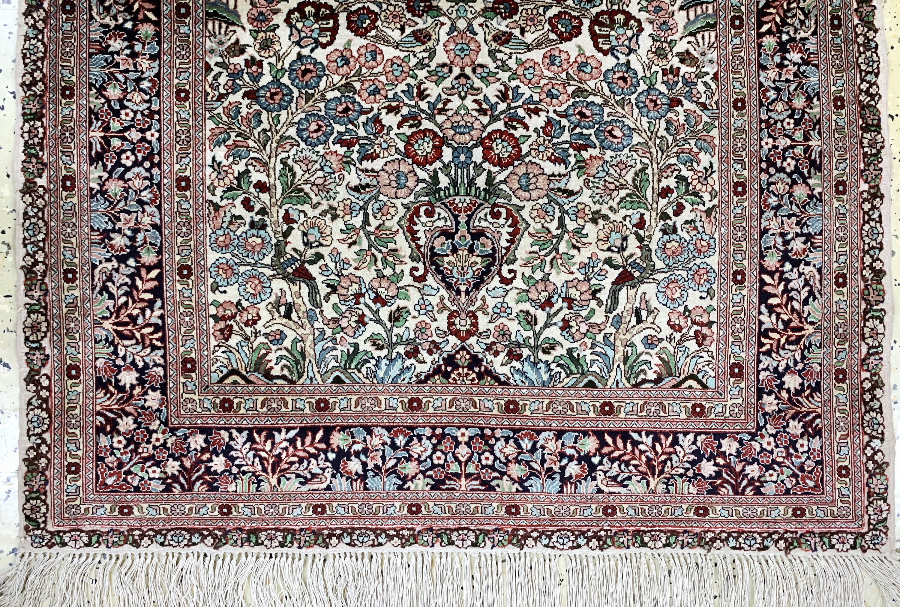 Detail b: Hereke Seide fein, China, Mitte 20.Jhd, reine Naturseide, ca. 120 x 80 cm, EHZ: 2