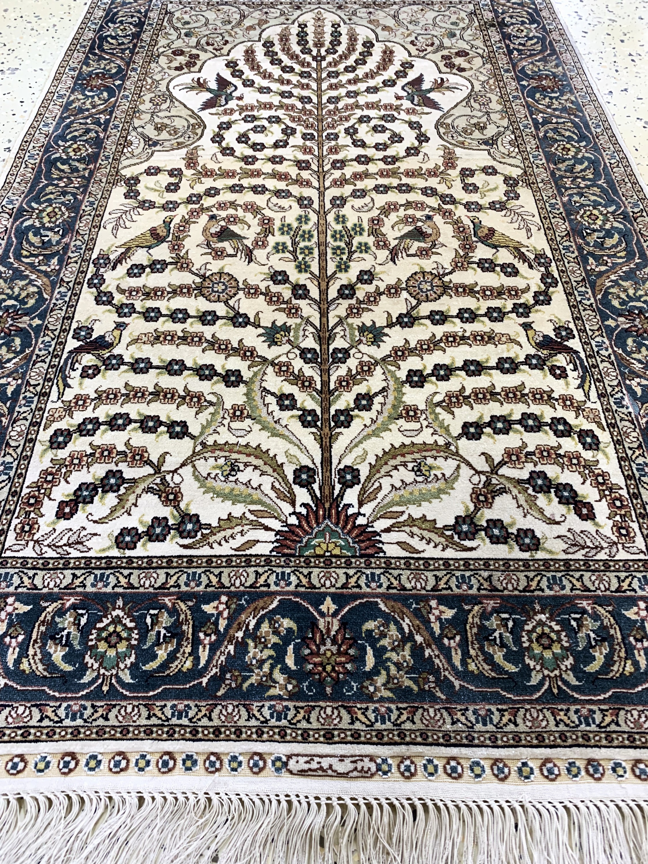 Detail d: Hereke Seide fein, China, Ende 20.Jhd, reine Naturseide, ca. 127 x 77 cm, EHZ: 2