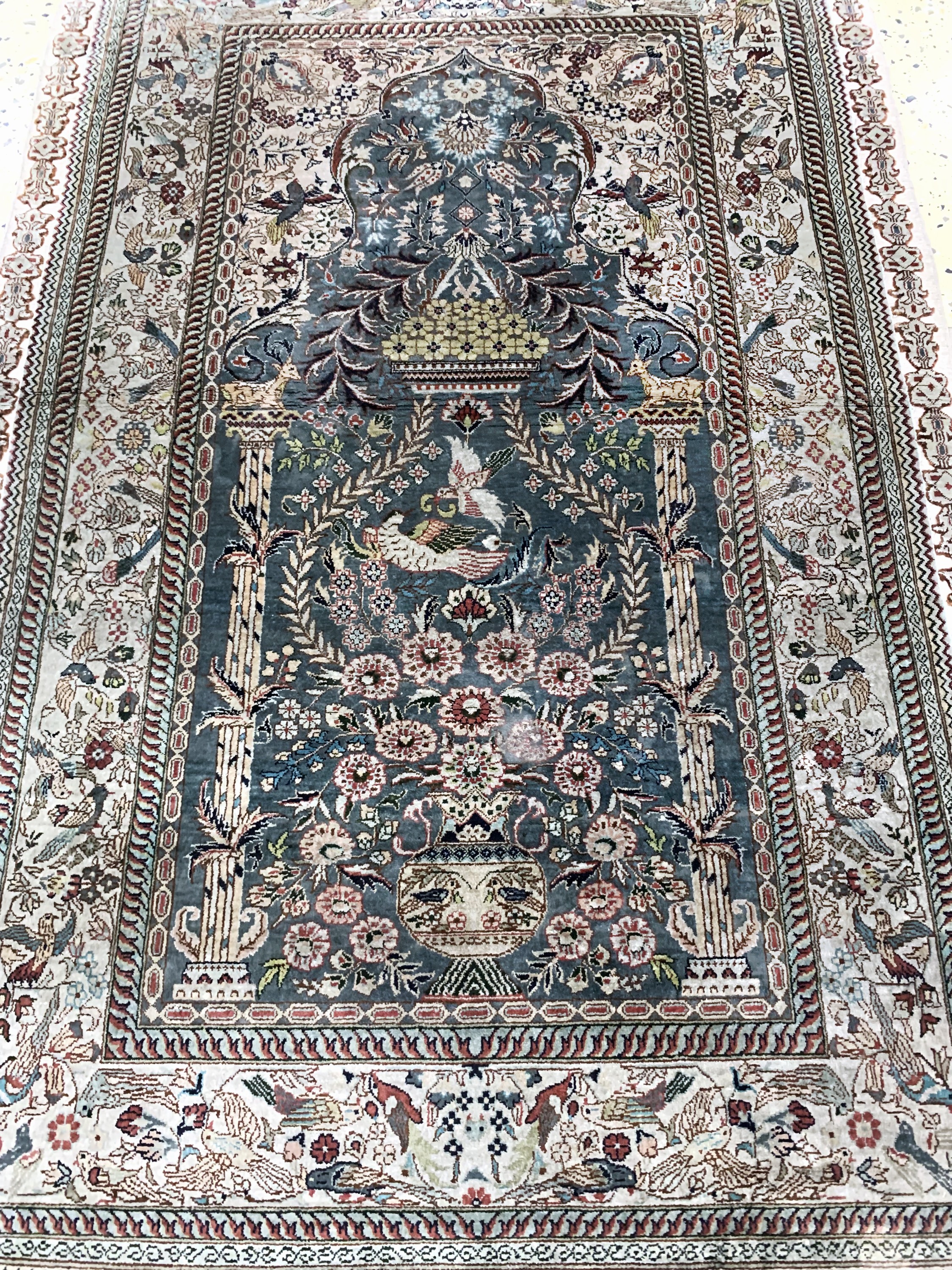 Detail c: 1 paar Seiden Hereke fein, China, Mitte 20.Jhd, reine Naturseide, ca. 122 x 77 cm, Reinigungsbedürftig, EHZ: 2-3