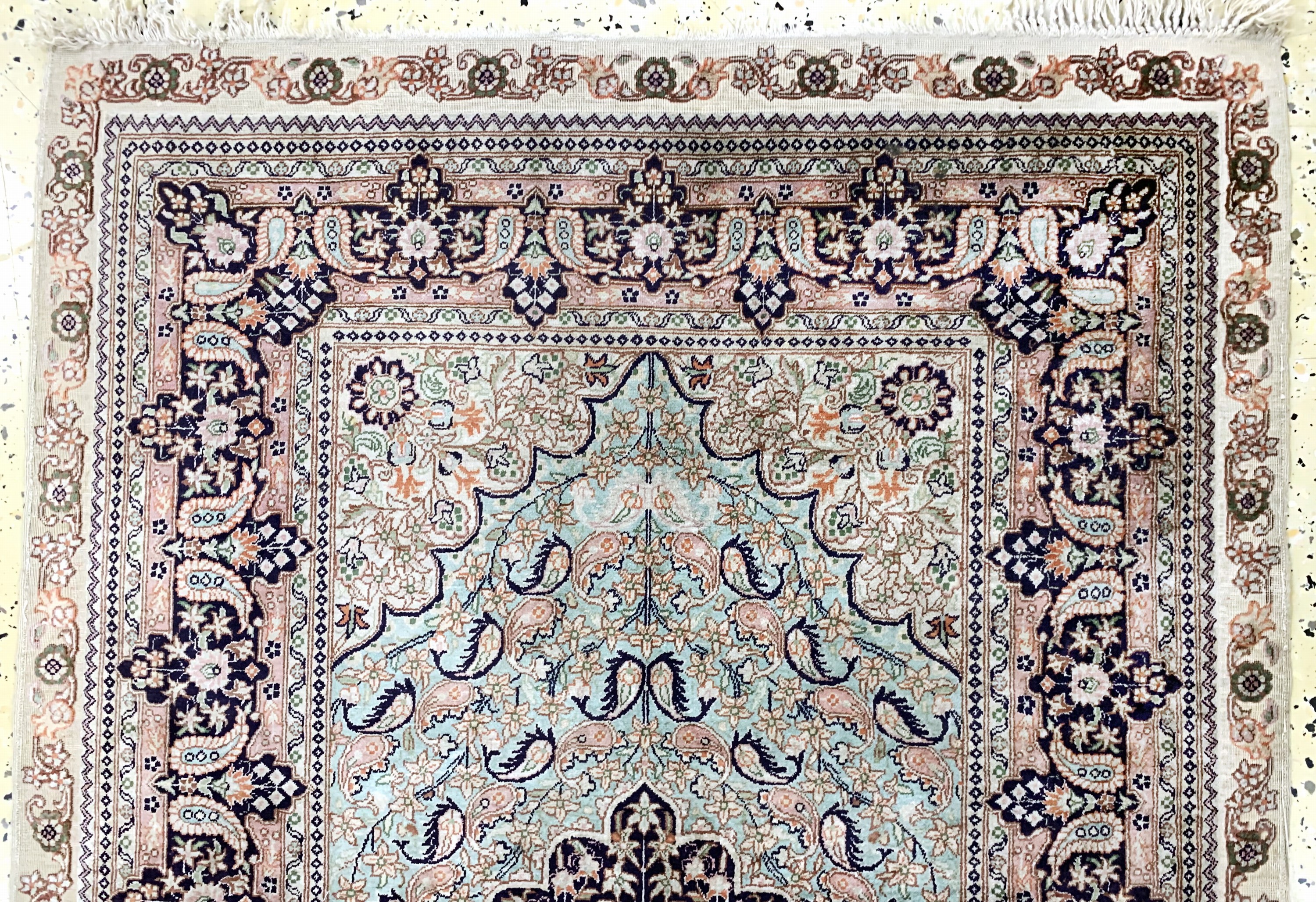 Detail e: 1 paar Seiden Hereke fein, China, Mitte 20.Jhd, reine Naturseide, ca. 122 x 77 cm, Reinigungsbedürftig, EHZ: 2-3