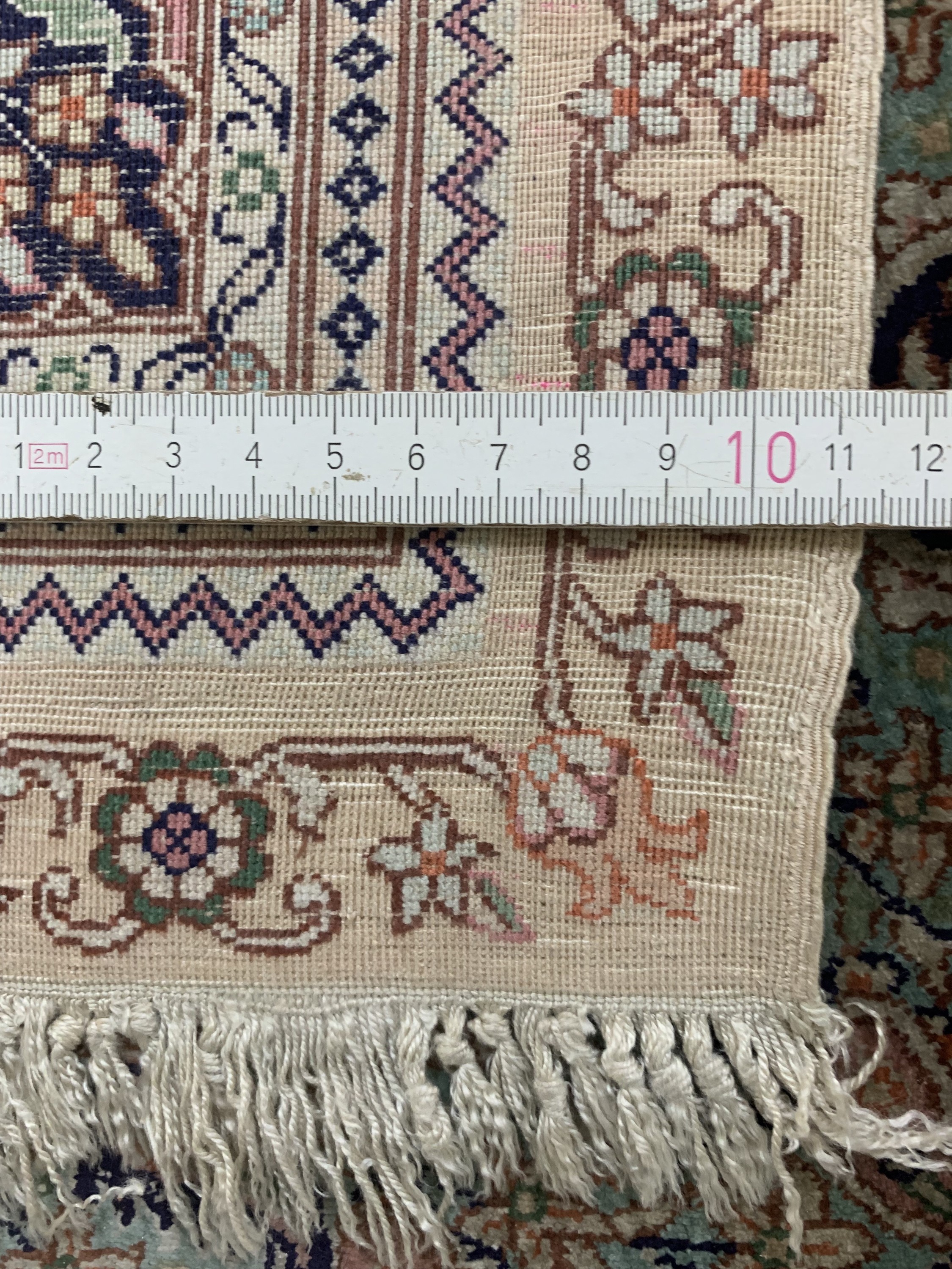 Detail h: 1 paar Seiden Hereke fein, China, Mitte 20.Jhd, reine Naturseide, ca. 122 x 77 cm, Reinigungsbedürftig, EHZ: 2-3