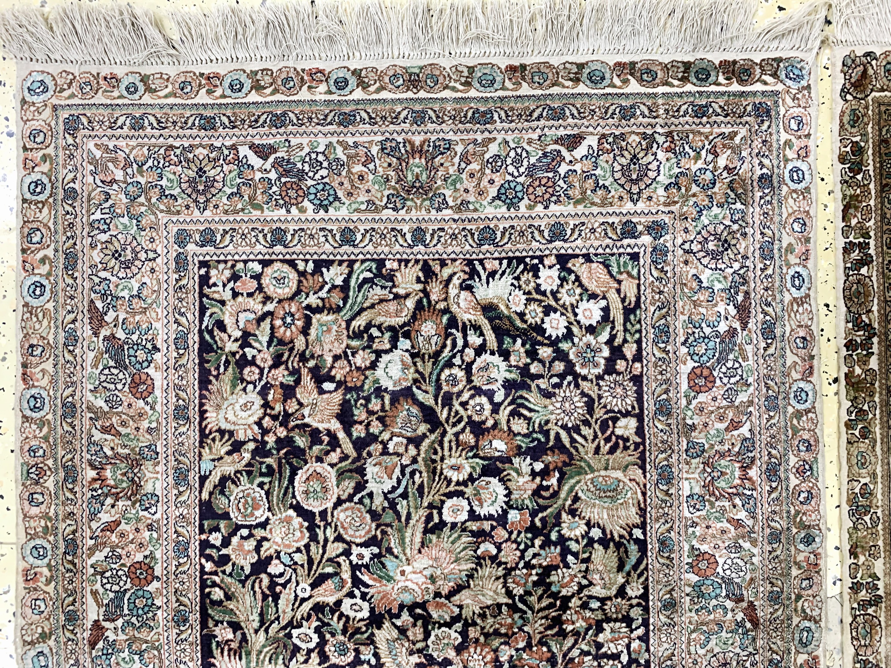 Detail a: 1 paar Seiden Hereke fein, China, Mitte 20.Jhd, reine Naturseide, ca. 153 x 93 cm, EHZ: 3
