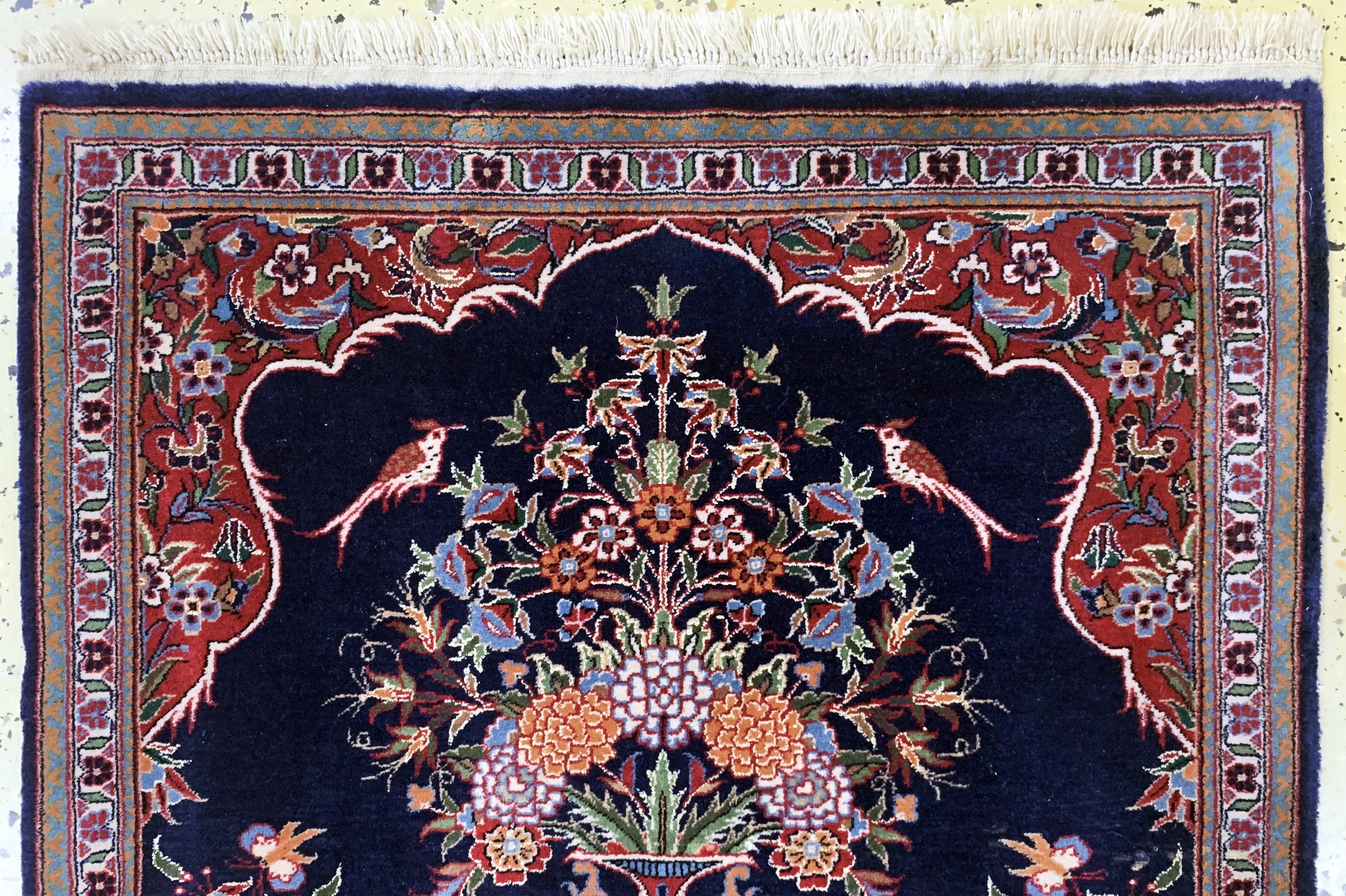 Detail a: Keschan fein, China, Ende 20.Jhd, Korkwollemit und auf Seide, ca. 70 x 70 cm, EHZ: 2