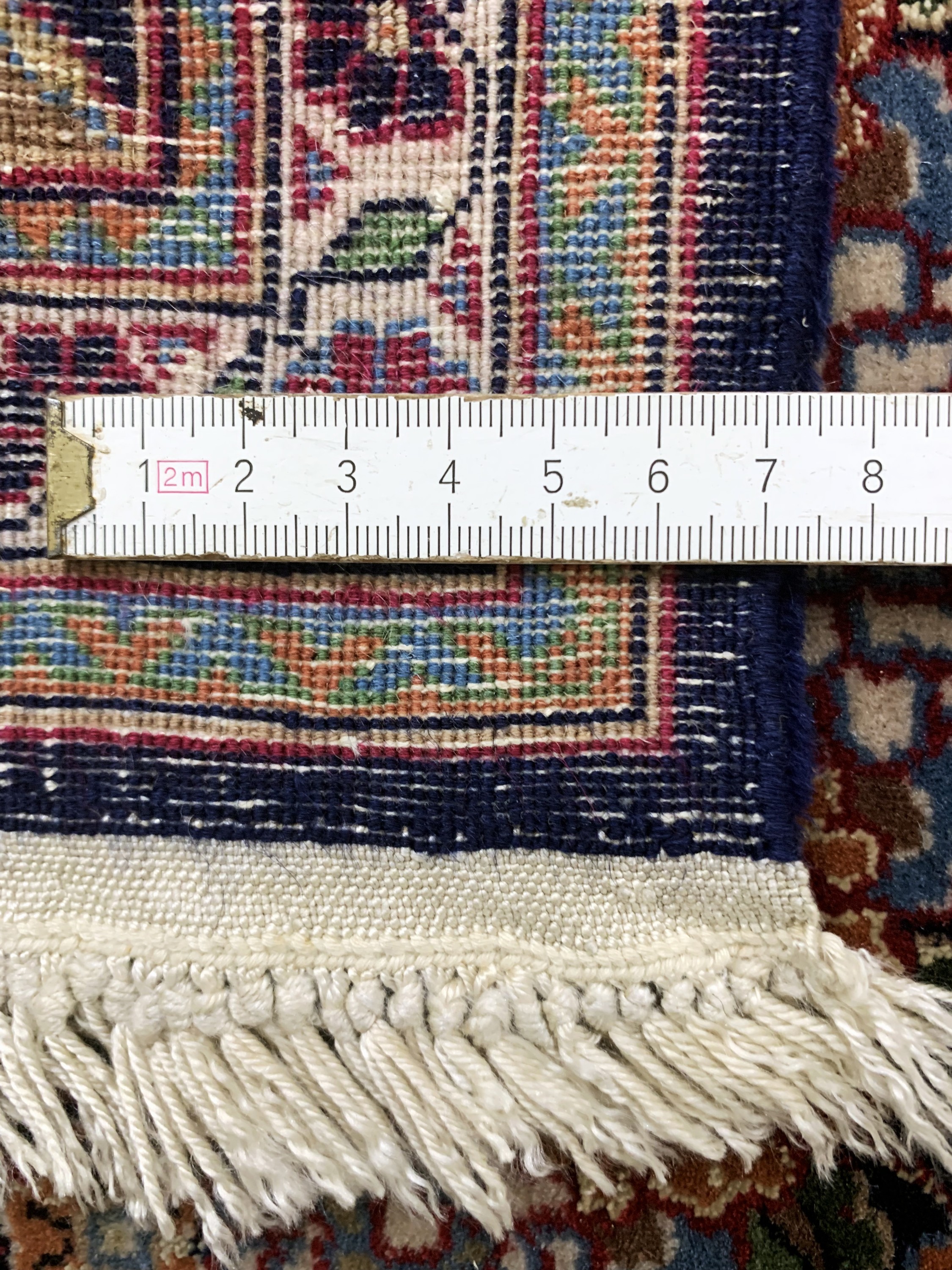 Detail d: Keschan fein, China, Ende 20.Jhd, Korkwollemit und auf Seide, ca. 70 x 70 cm, EHZ: 2