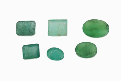 Image Lot loose 6 loose emeralds , total approx. 39.0 ct, different shapes, sizes and colour ...