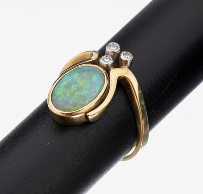 Image 26961573 - 14 kt Gold Opal-Brillant-Ring, GG/WG 585/000, ovaler Opal-Cabochon ca. 2.20 ct, 3 in WG ...