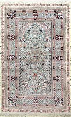 Image Hereke Seide fein, China, Mitte 20.Jhd, reine Naturseide, ca. 123 x 78 cm, EHZ: 2