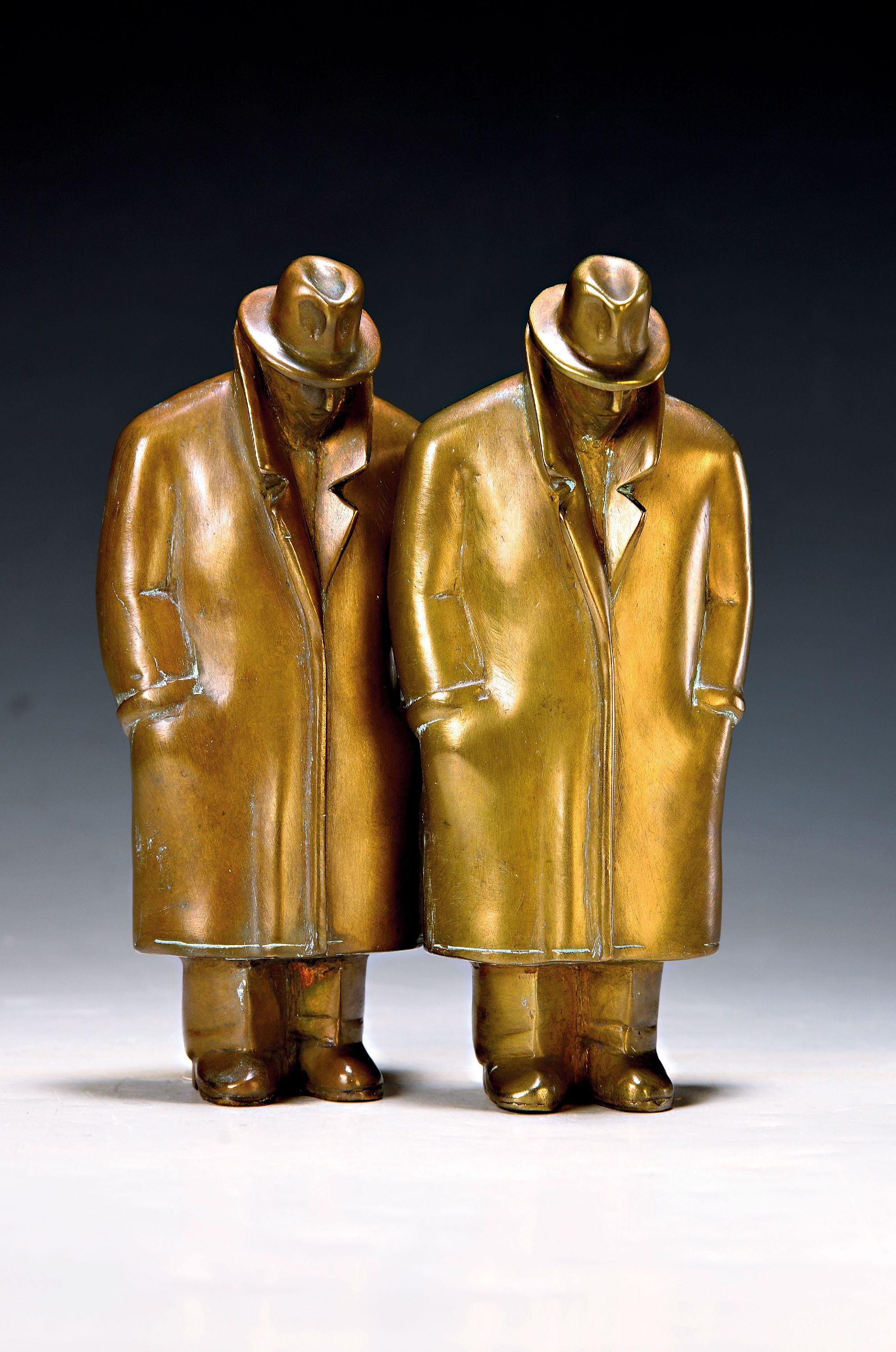 Siegfried Neuenhausen, geb. 1931, Zwei Gleiche, Bronzeskulpturen, bez. E.A. und monogr. N, H. je ca. 19.5cm