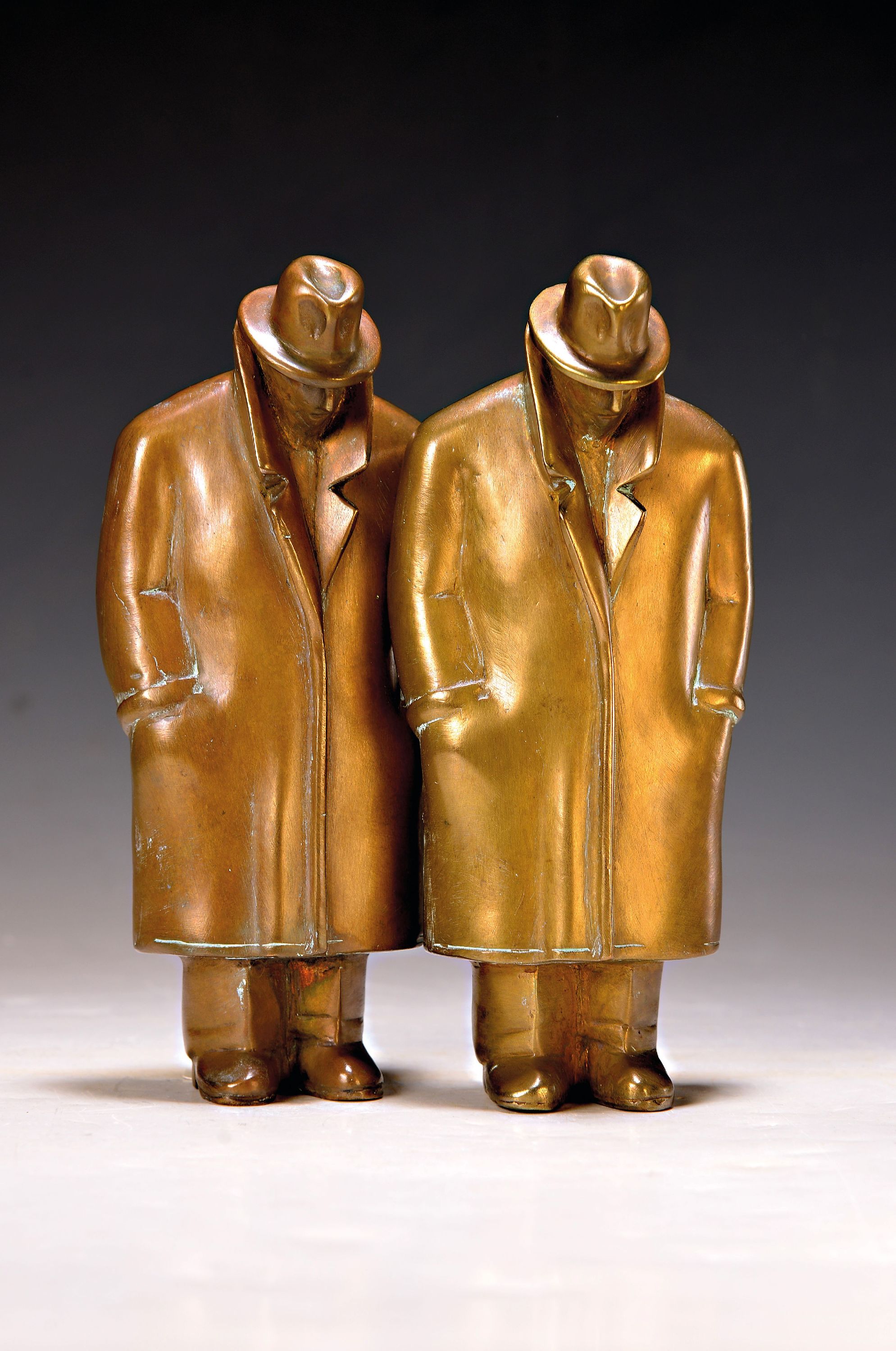 Detail k: Siegfried Neuenhausen, geb. 1931, Zwei Gleiche, Bronzeskulpturen, bez. E.A. und monogr. N, H. je ca. 19.5cm