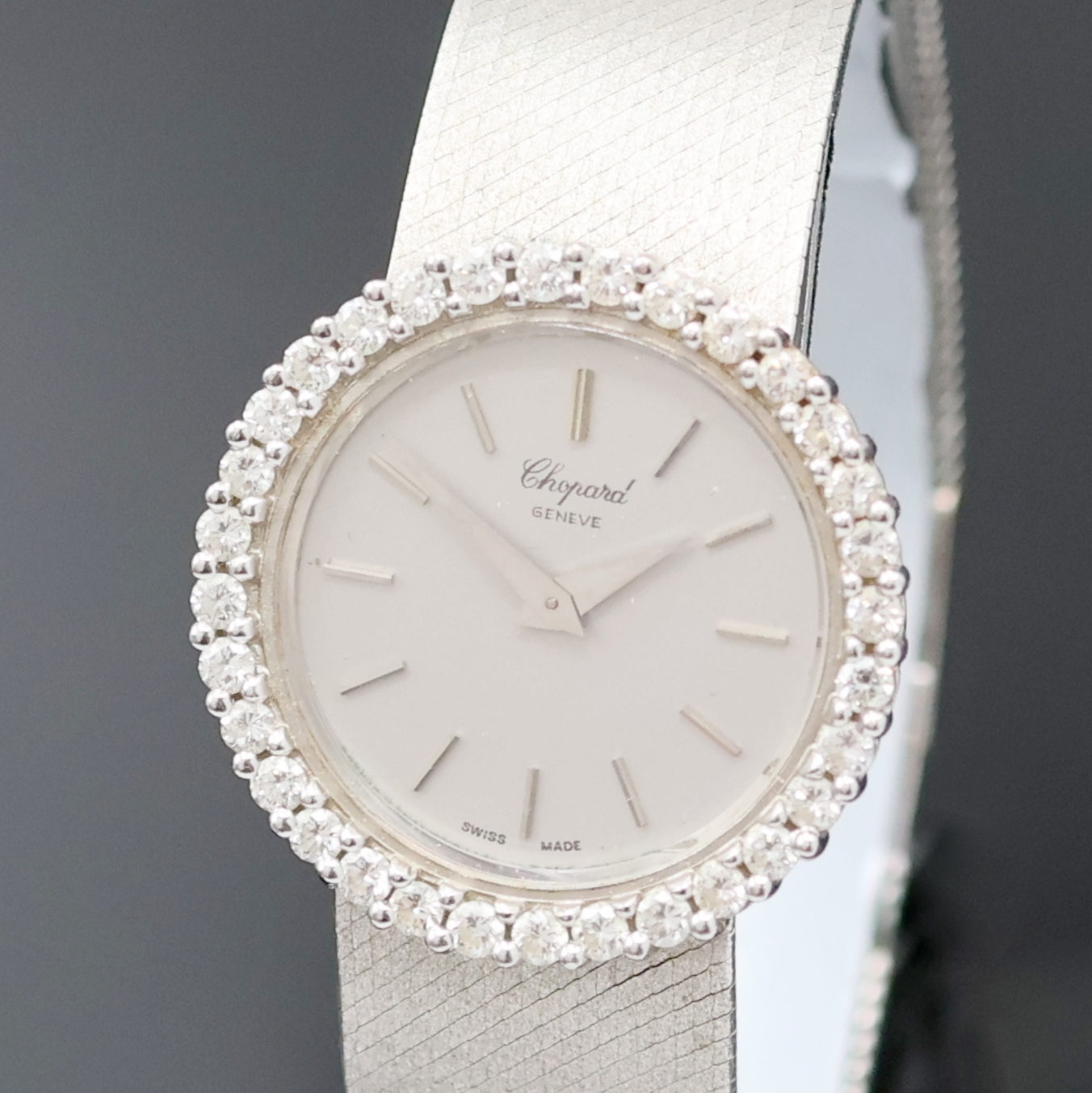 Detail a: CHOPARD Damenarmbanduhr in WG 750/000 mit Diamanten, Schweiz um 1970, Handaufzug, Boden aufgedr., orig. Goldband, Lünette aufw. m. Diamanten bes., ...
