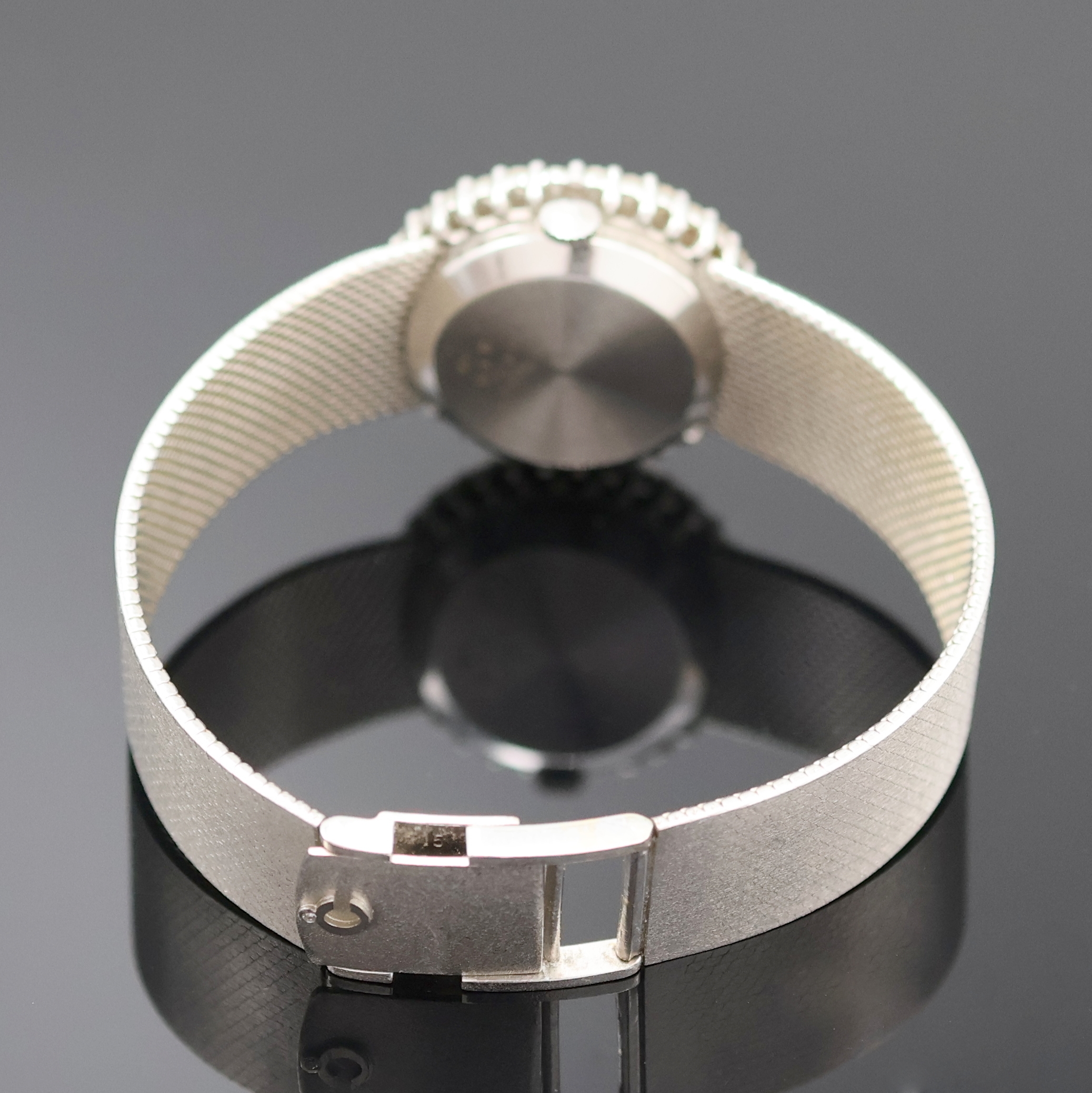 Detail b: CHOPARD Damenarmbanduhr in WG 750/000 mit Diamanten, Schweiz um 1970, Handaufzug, Boden aufgedr., orig. Goldband, Lünette aufw. m. Diamanten bes., ...