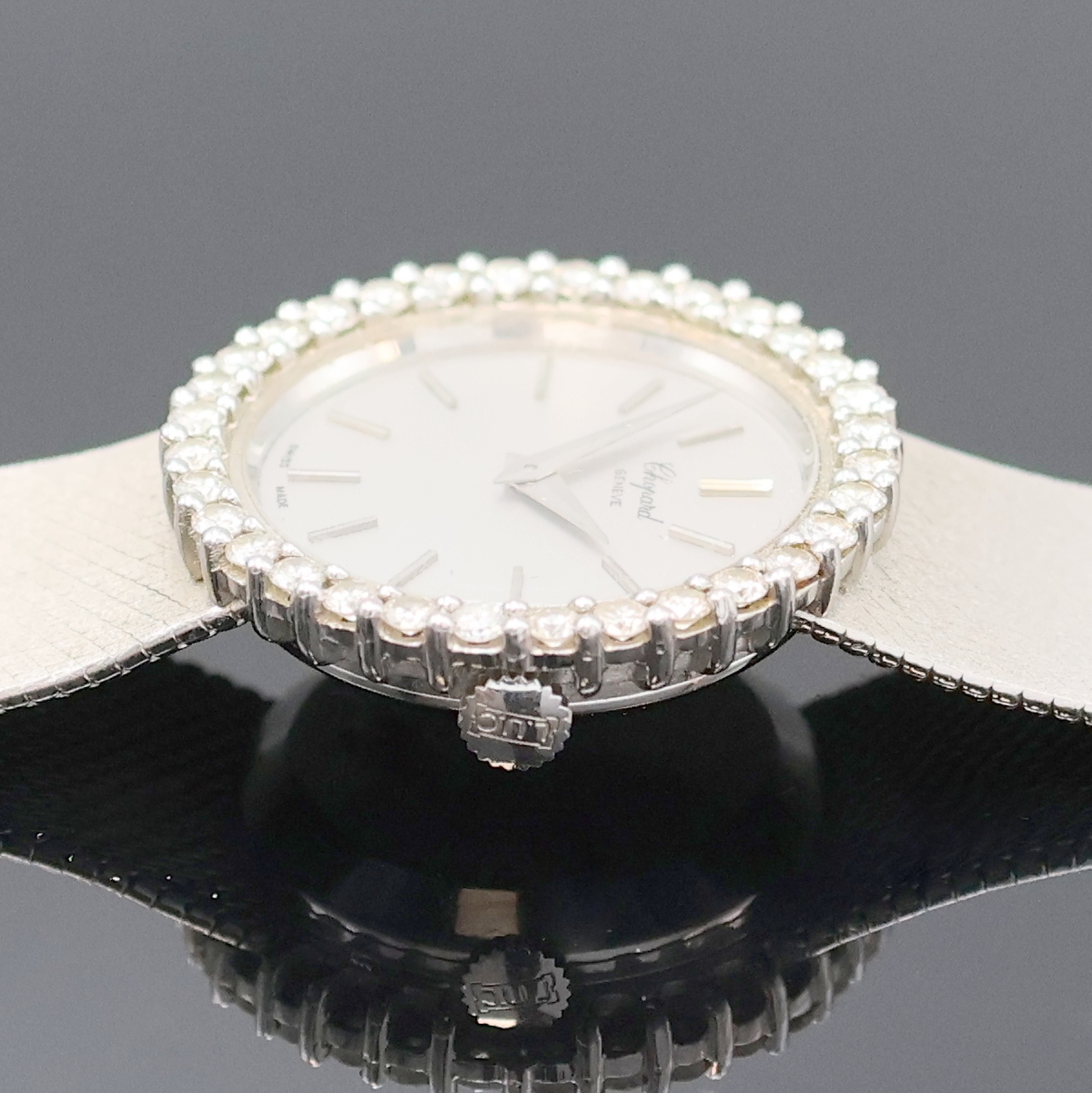 Detail c: CHOPARD Damenarmbanduhr in WG 750/000 mit Diamanten, Schweiz um 1970, Handaufzug, Boden aufgedr., orig. Goldband, Lünette aufw. m. Diamanten bes., ...