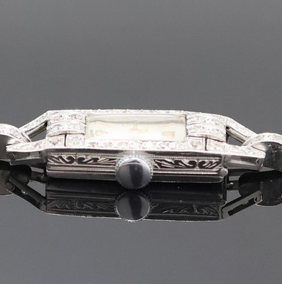 26961872c - Art Deco Damenarmbanduhr in Platin mit Diamanten, Schweiz um 1920, Handaufzug, ...