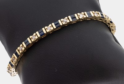 Image 26961915 - 14 kt Gold Saphir-Brillant-Armband, GG 585/000, 40 Saphir-Baguettes zus. ca. 2.00 ct,20 ...