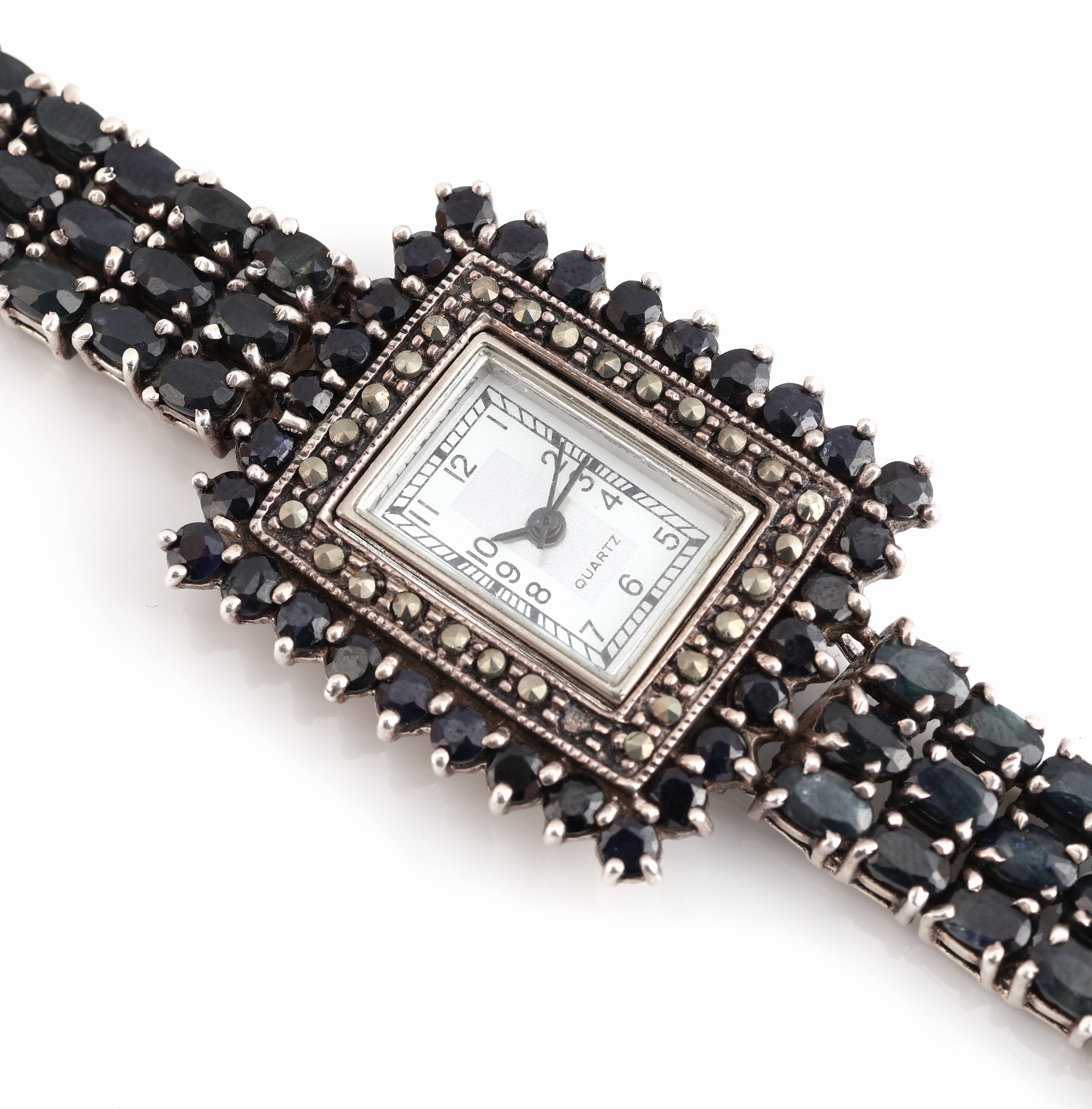 Detail a: Saphir-Damenschmuckuhr, 925er Silber, Quartz-Werk, Funktion ungepr., schlichtes Ziffernblatt mit arabischen Indizes, 72 ovalfacett. und 30 ...