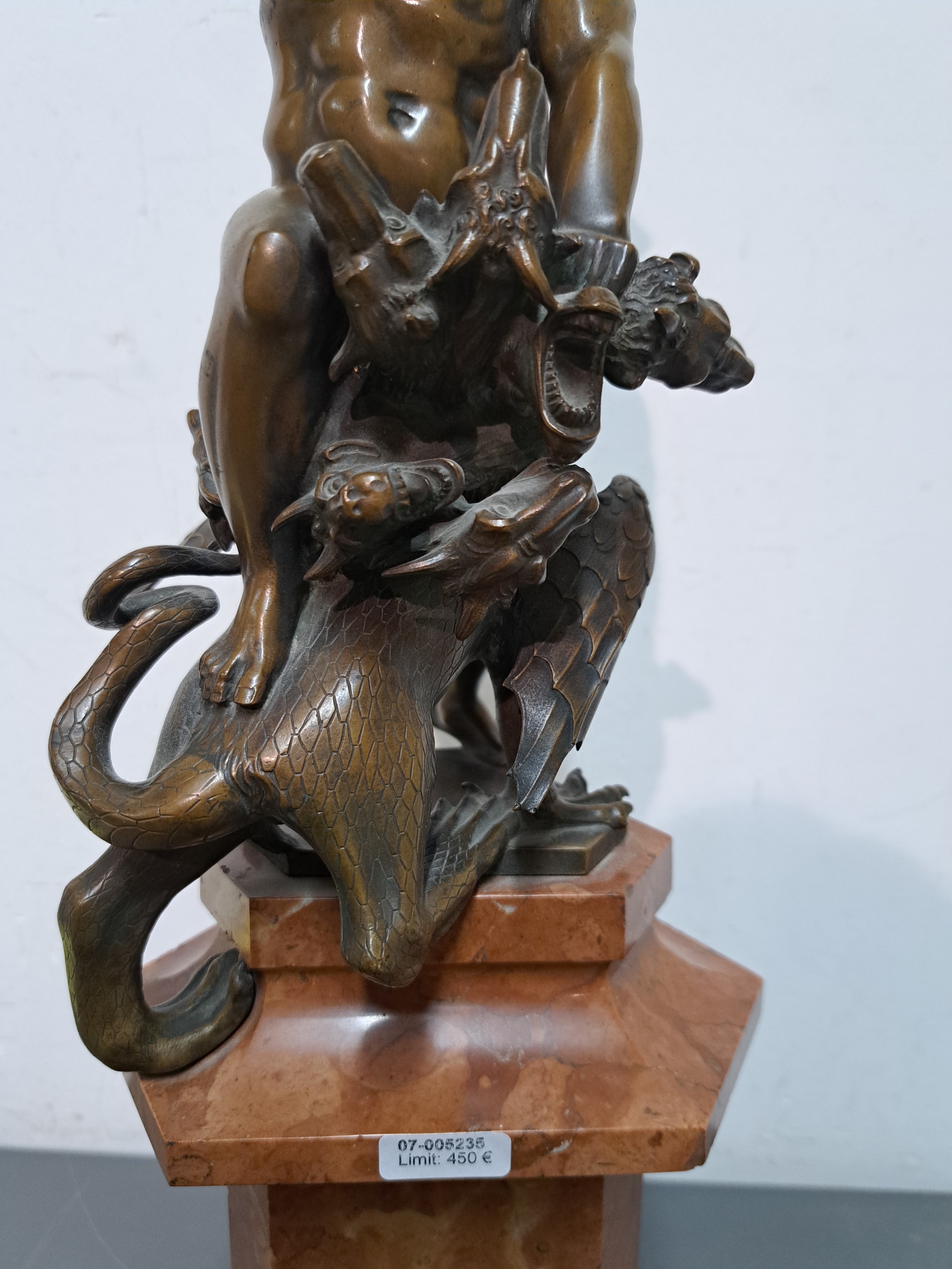 Detail c: Herkules im Kampf mit Hydra, um 1900, Bronzeskulptur nach dem Orig. von Adrian de Vries auf dem Herkulesbrunnen in Augsburg, säulenartiger ...