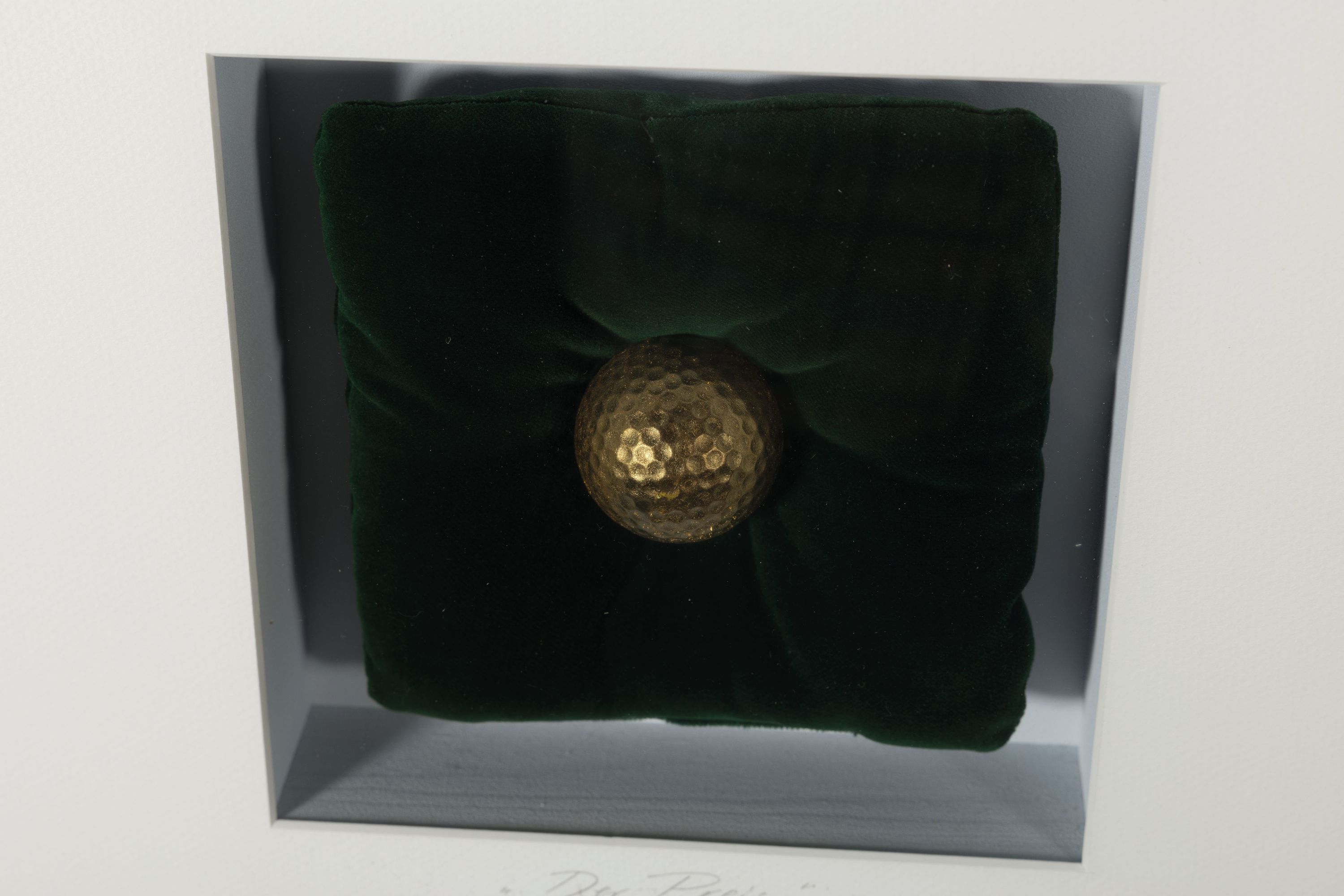 Detail a: Volker Kühn, geb. 1949, Der Preis, Objektkasten, handsign. und betitelt, motiv 14x14 cm,ball ca. 4cm, unter Glas, gesamt ca. ca. 50x40 cm ,