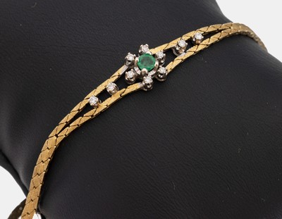 Image 26962022 - 14 kt Gold Smaragd-Diamant-Ring, GG/WG 585/000, part. sat., mittig kl. rundfacett. ...