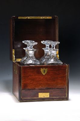 Image Reisebar sog. Cave a Liqueur mit 4 Dekantern, Frankreich, ausgehendes 19.Jh., Mahagoni ...