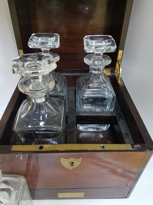 26962416b - Reisebar sog. Cave a Liqueur mit 4 Dekantern, Frankreich, ausgehendes 19.Jh., Mahagoni ...