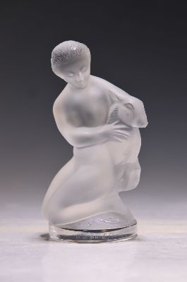 Image 26962418 - Glasskulptur Allegorie, Lalique, Frankreich, mattiert, am Sockel signiert, H.12 cm