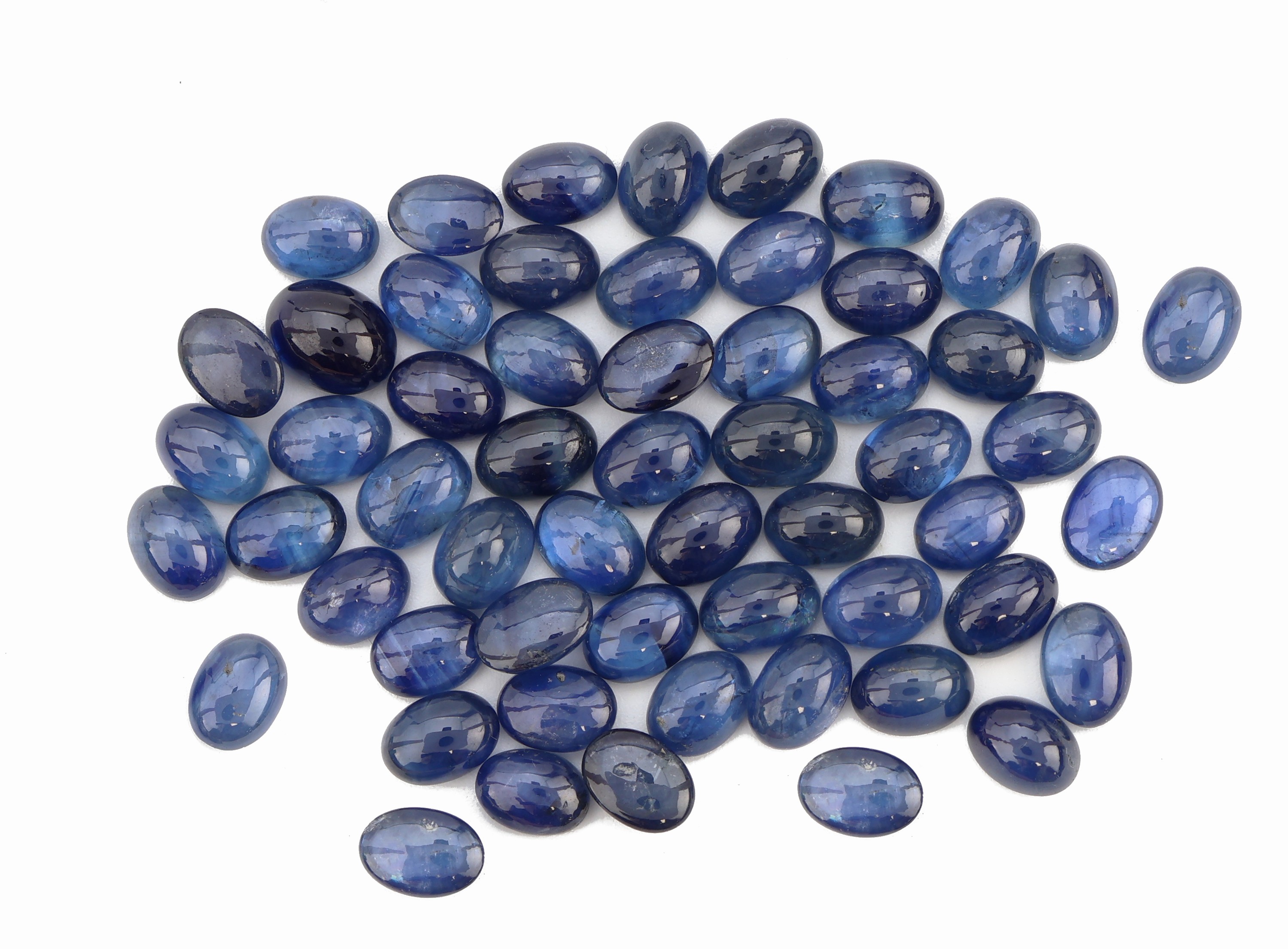 Lot lose Saphire, zus. ca. 66.47 ct, ovale Cabochons, in versch. Farbnuancen
